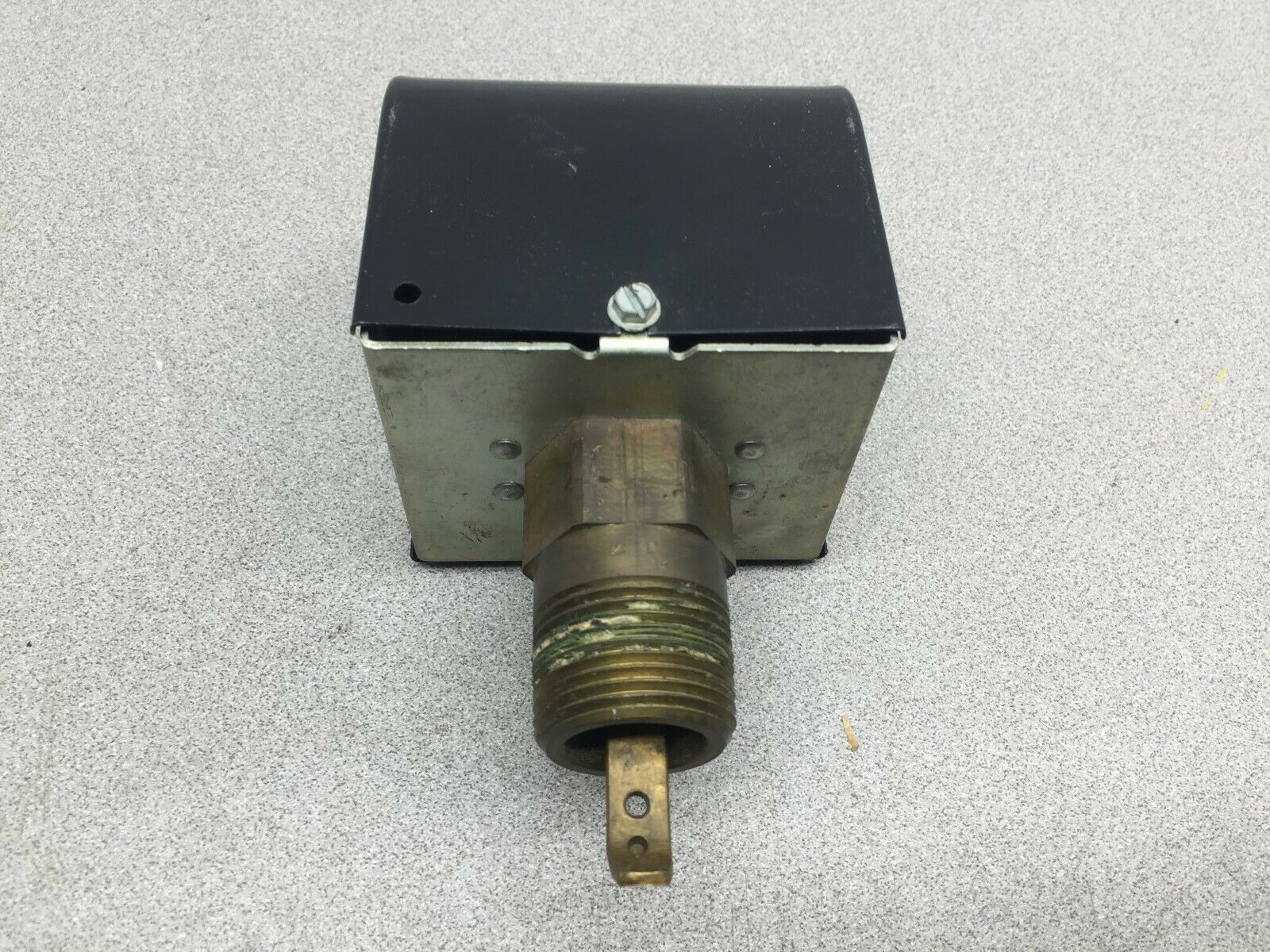 USED ITT 150 PSI 300 DEG F FLOW SWITCH FS4-3