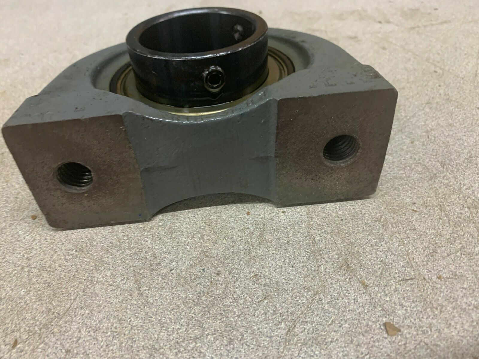 NEW NO BOX SEALMASTER TAPPED BASE BEARING 2' BORE RTB-32R