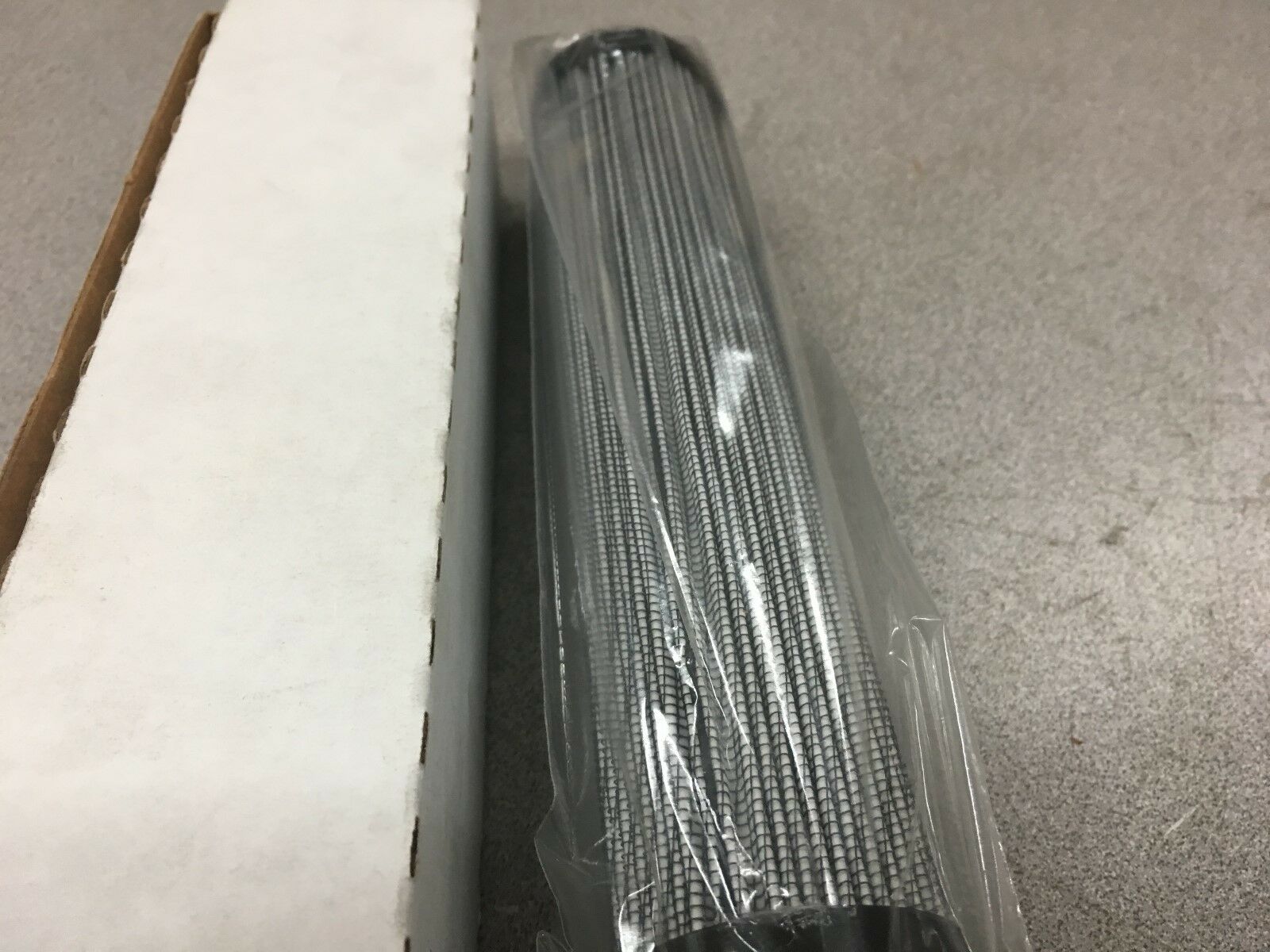 NEW IN BOX PARKER HYDRAULIC FILTER ELEMENT 932618Q 10Q UR