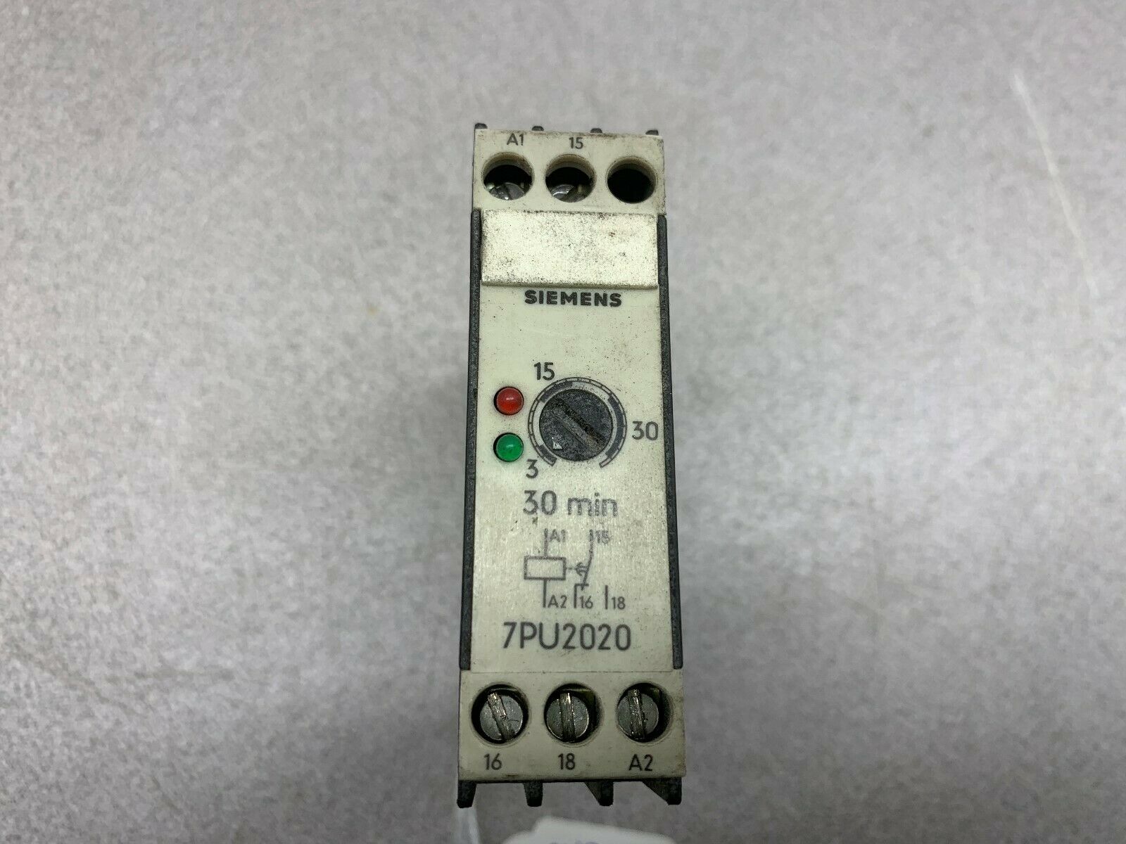 USED  SIEMENS RELAY 7PU2020