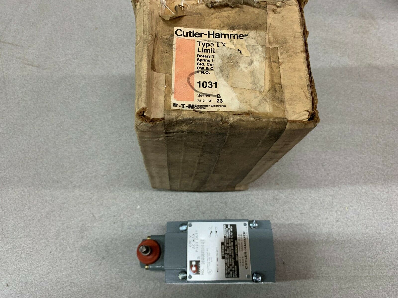 NEW IN BOX CUTLER HAMMER LIMIT SWITCH 10316H1002C