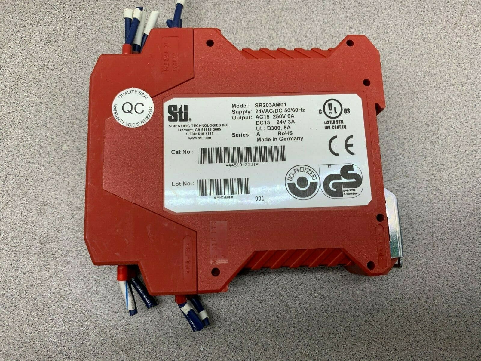 USED STI SAFETY RELAY SR203AM01