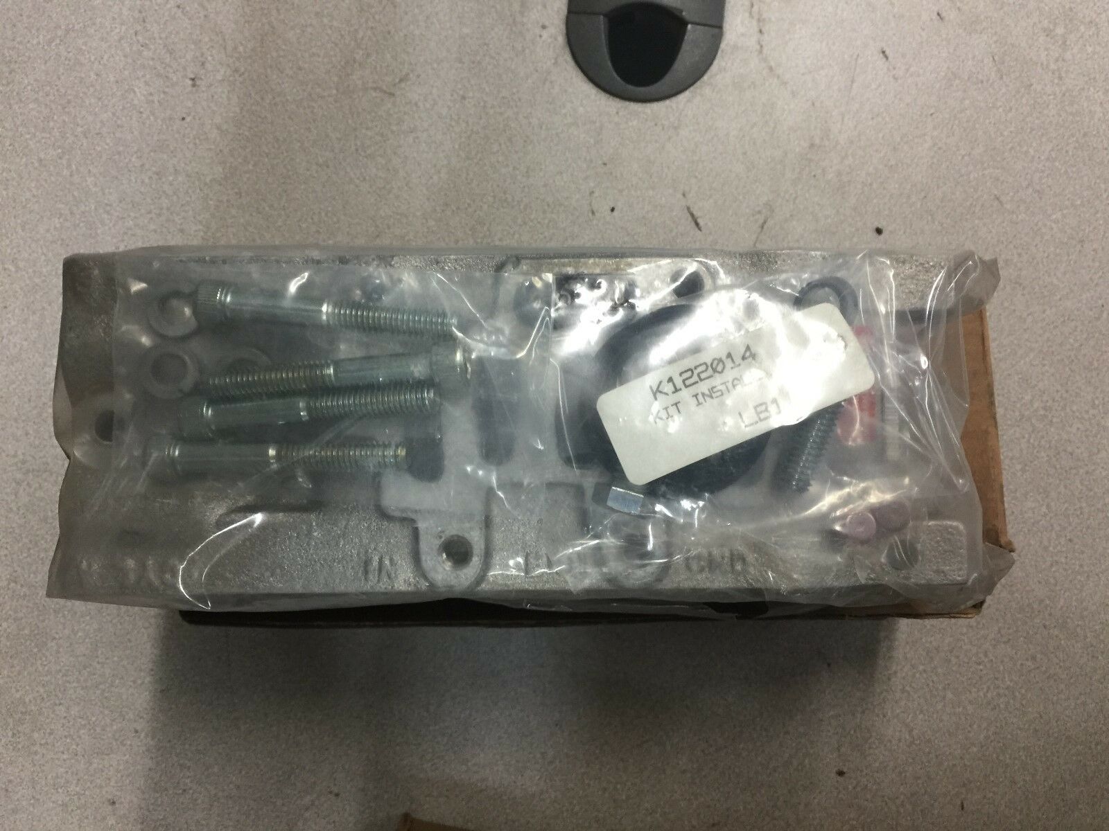 NEW IN BOX SCHRADER BELLOWS MANIFOLD K142234