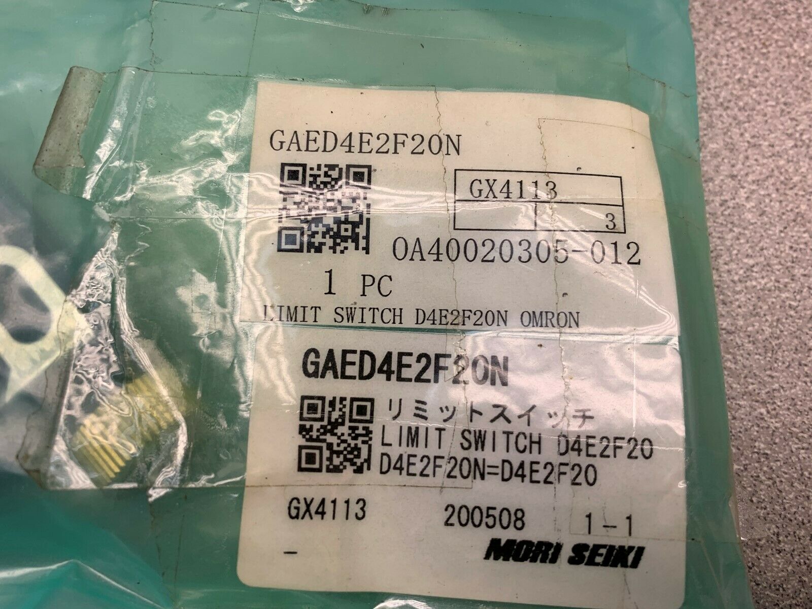 NEW IN PACKAGE OMRON SWITCH D4E2F20