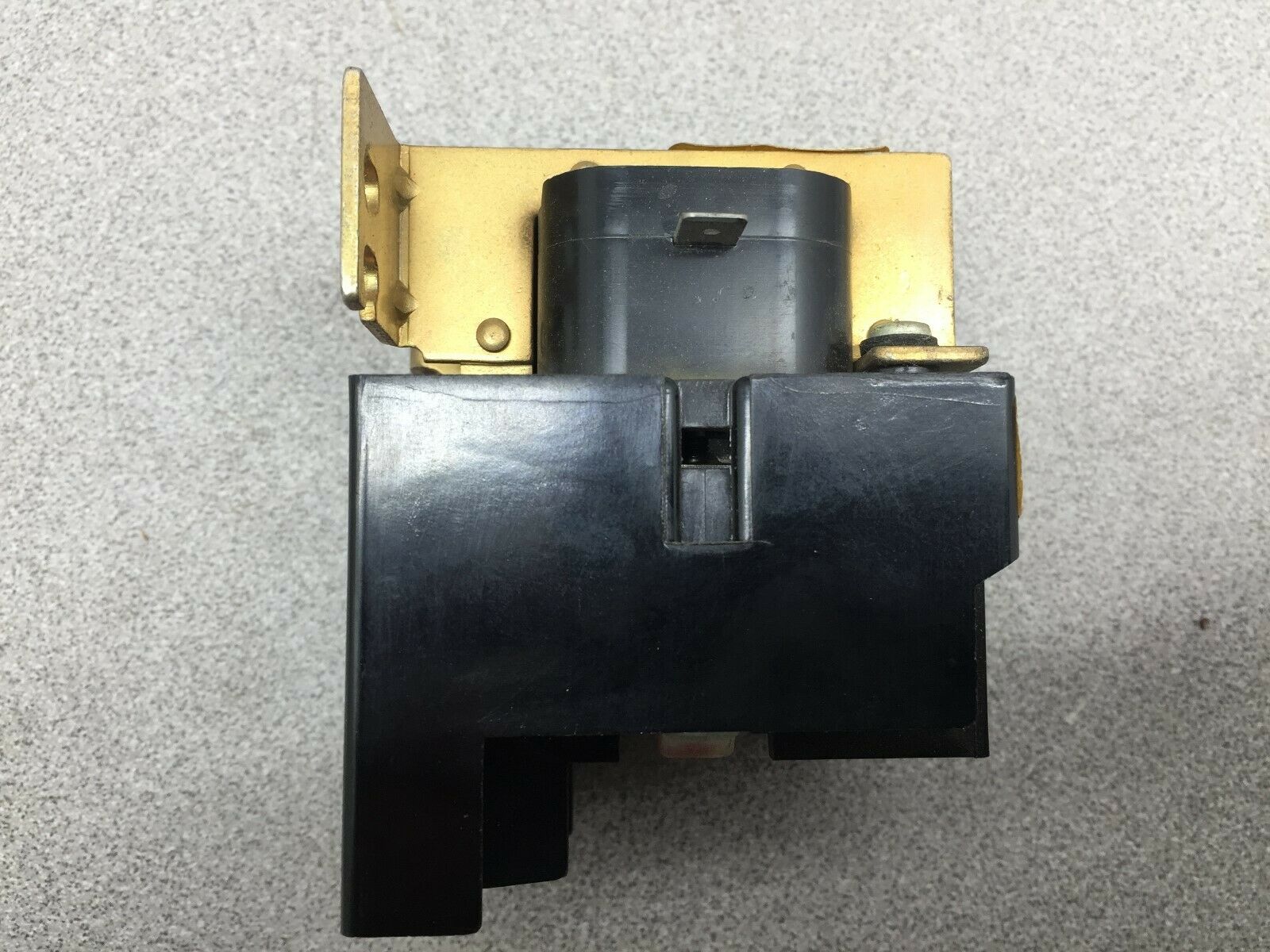 USED A-H&H 3POLE 230VAC COIL RELAY 32223-L-U