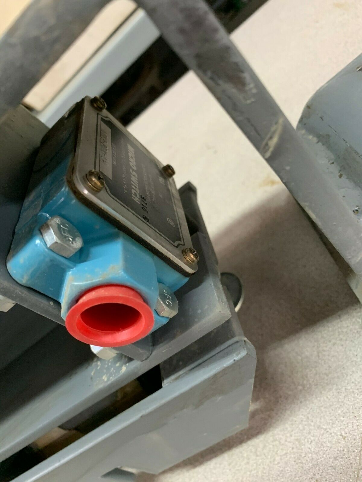 NEW NO BOX CONVEYOR COMPONENTS BELT ALIGNMENT SWITCH BA2