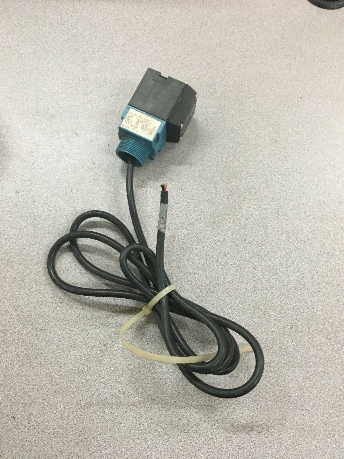 USED MICRO SWITCH MPR6 RECEIVING HEAD SENSOR WITH MPT11 BASE