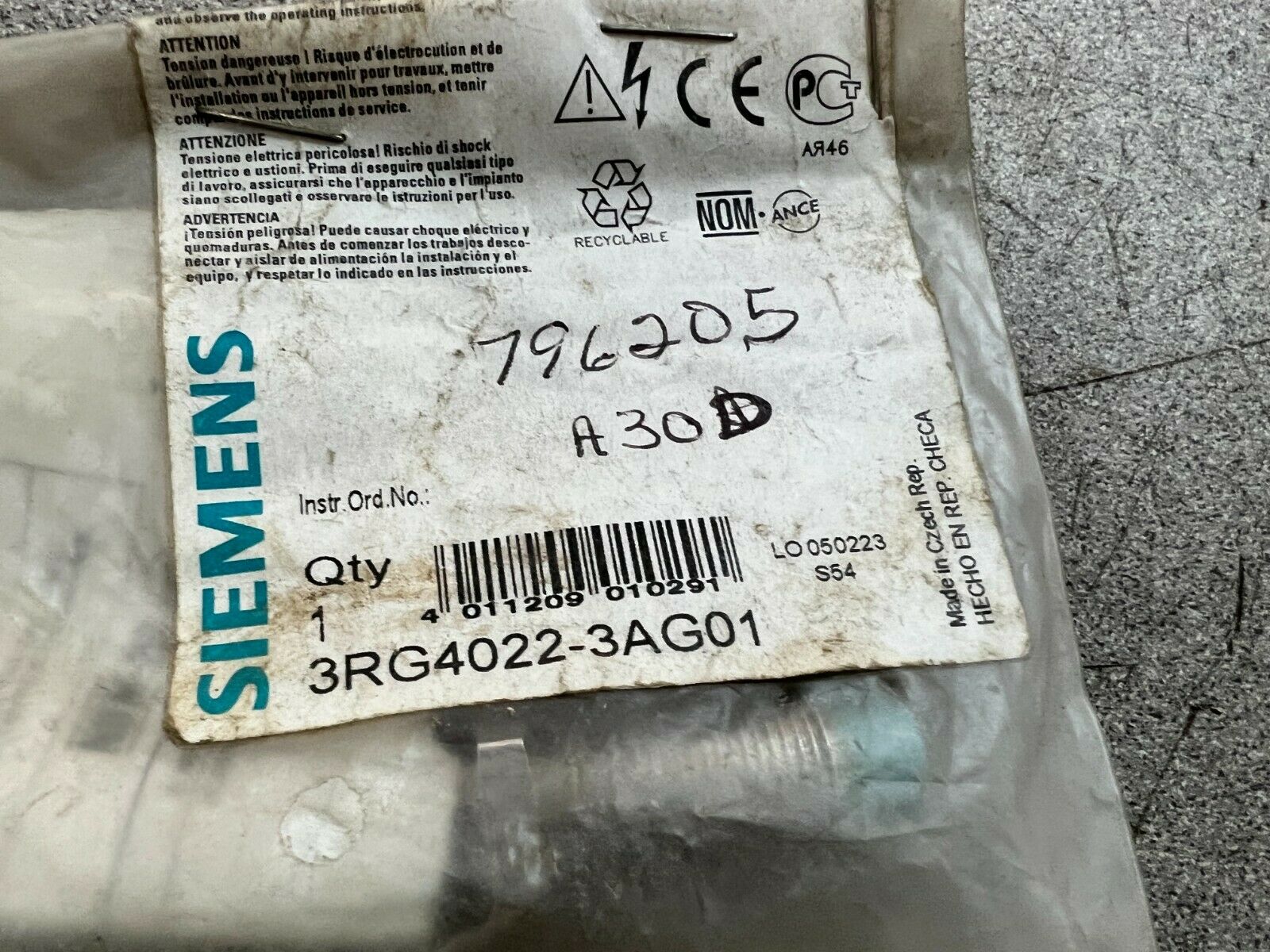 NEW IN BAG SIEMENS SWITCH 3RG4022-3AG01