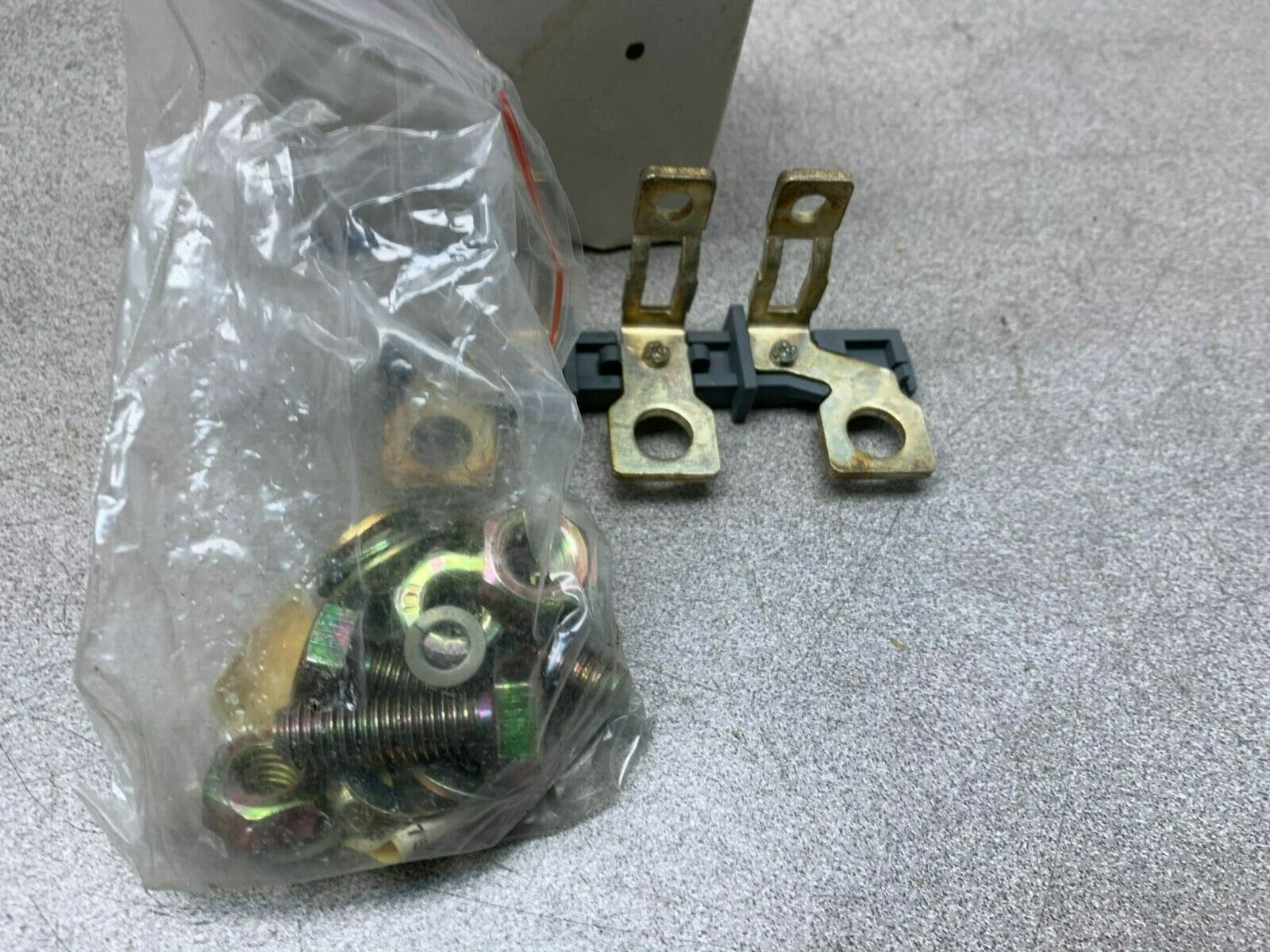 NEW IN BOX ABB MOUNTING KIT 1SAZ401110R0001