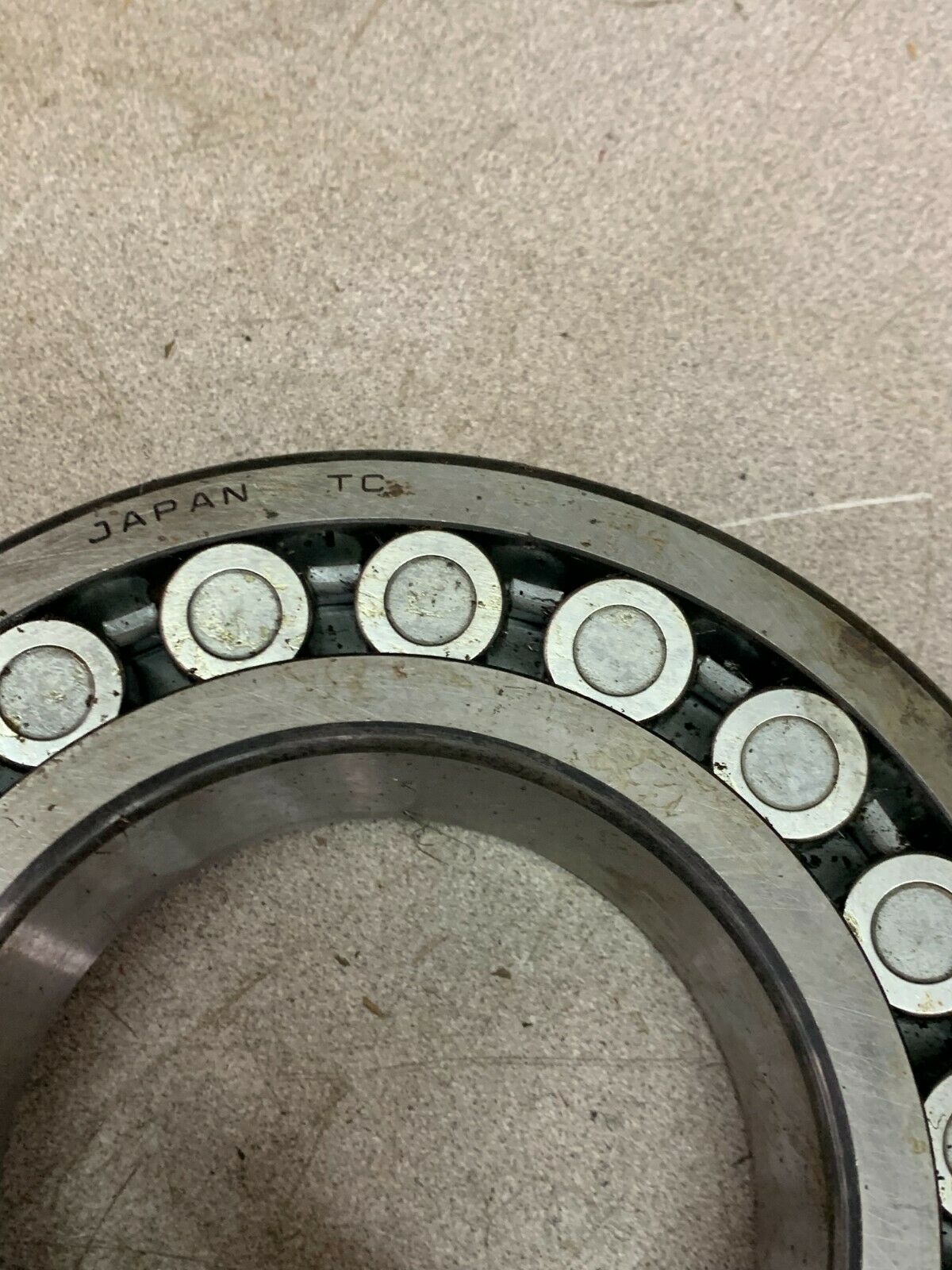 NEW NTN SPHERICAL ROLLER BEARING 22220BD1