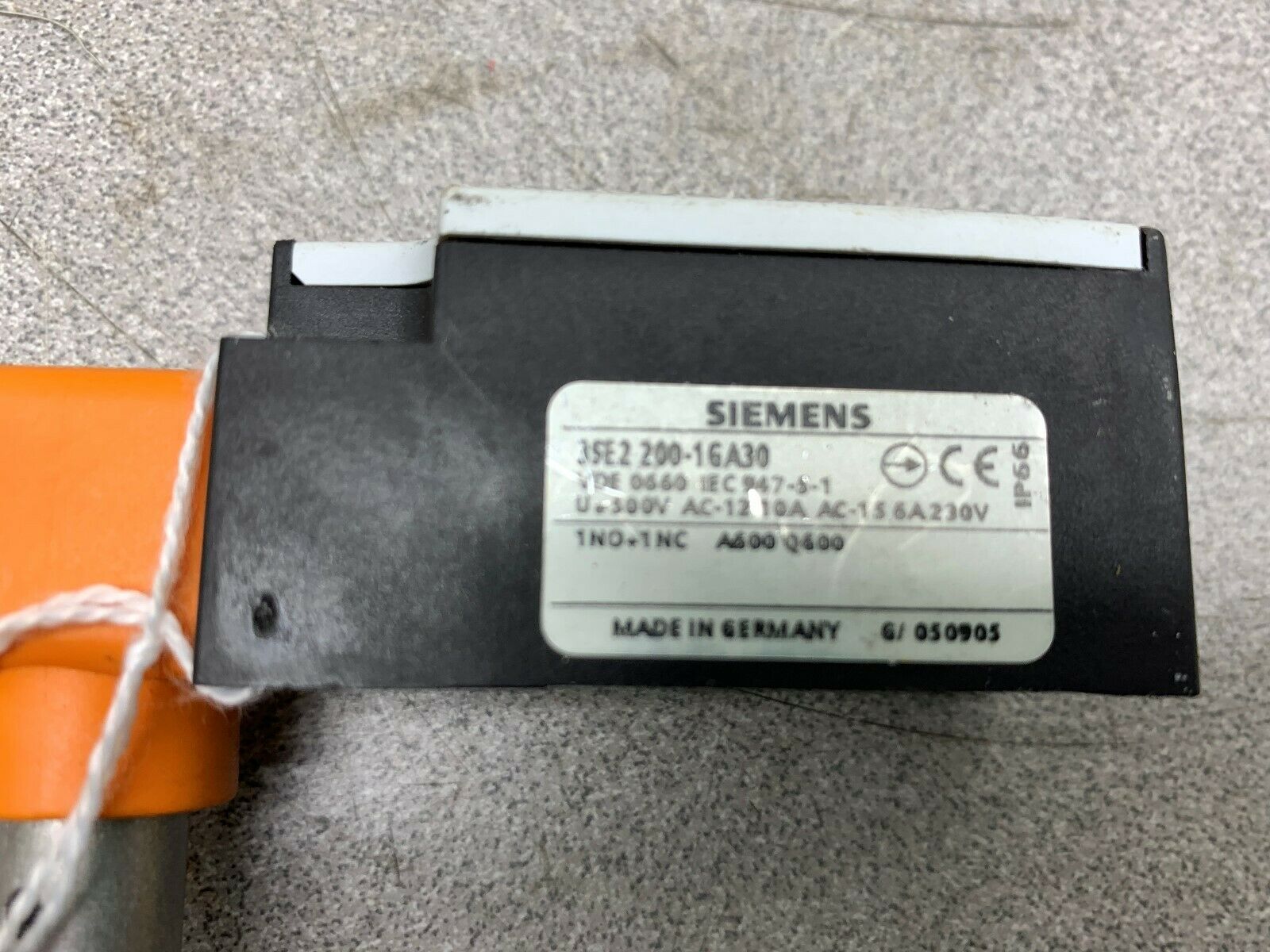 NEW NO BOX SIEMENS SWITCH 3SE2 200-26A30