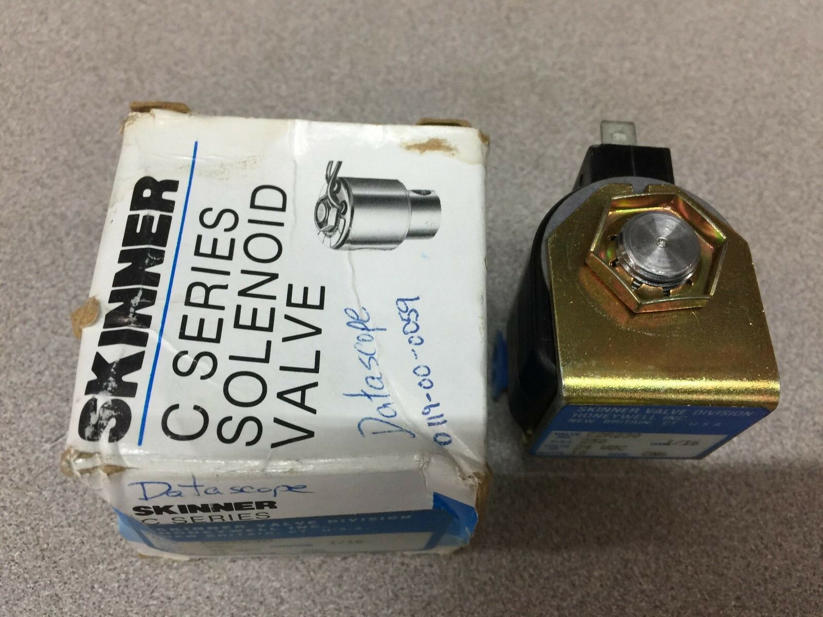 NEW IN BOX SKINNER C SERIES SOLENOID VALVE C2R230