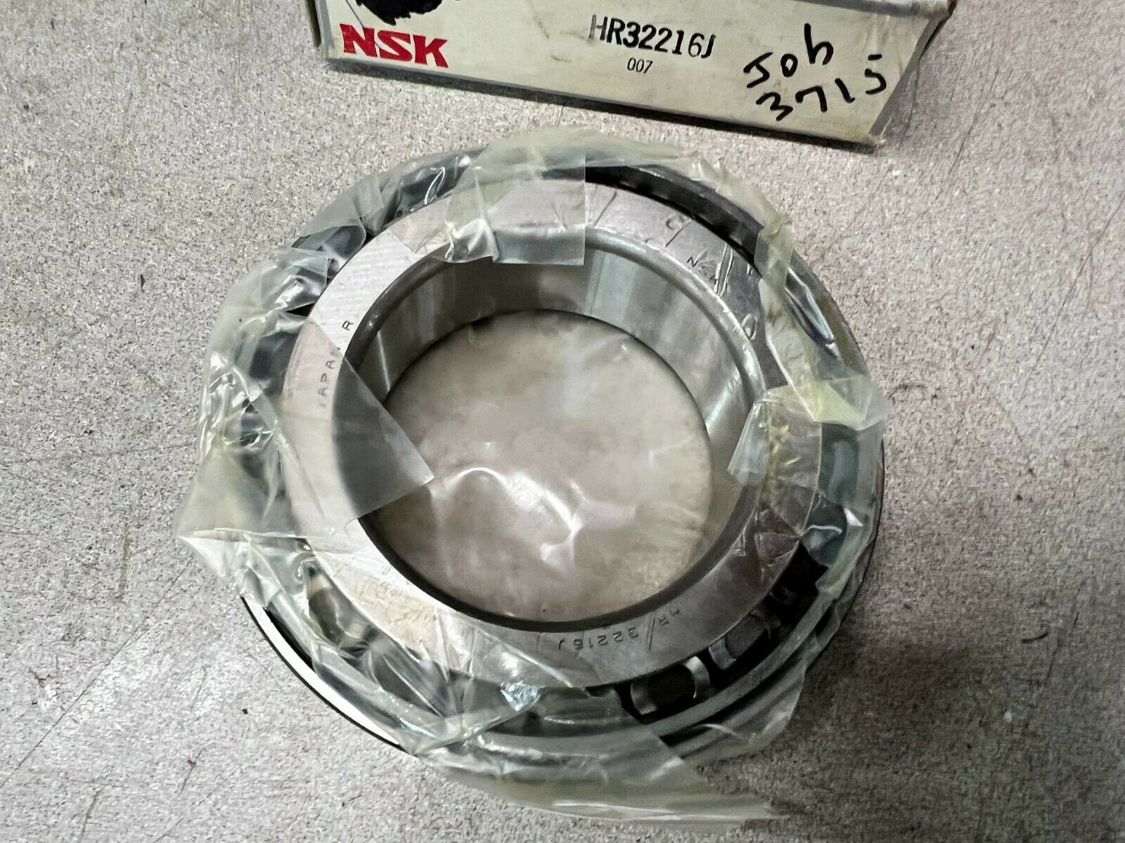 NEW IN BOX NSK ROLLER BEARING WITH RACE HR32216J