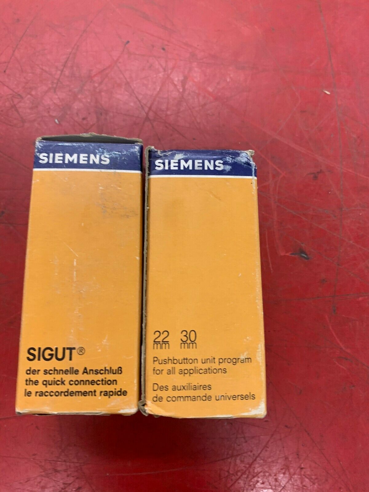 LOT OF 2 NEW IN BOX SIEMENS RED PILOT LIGHT 3SB1204-6BC06