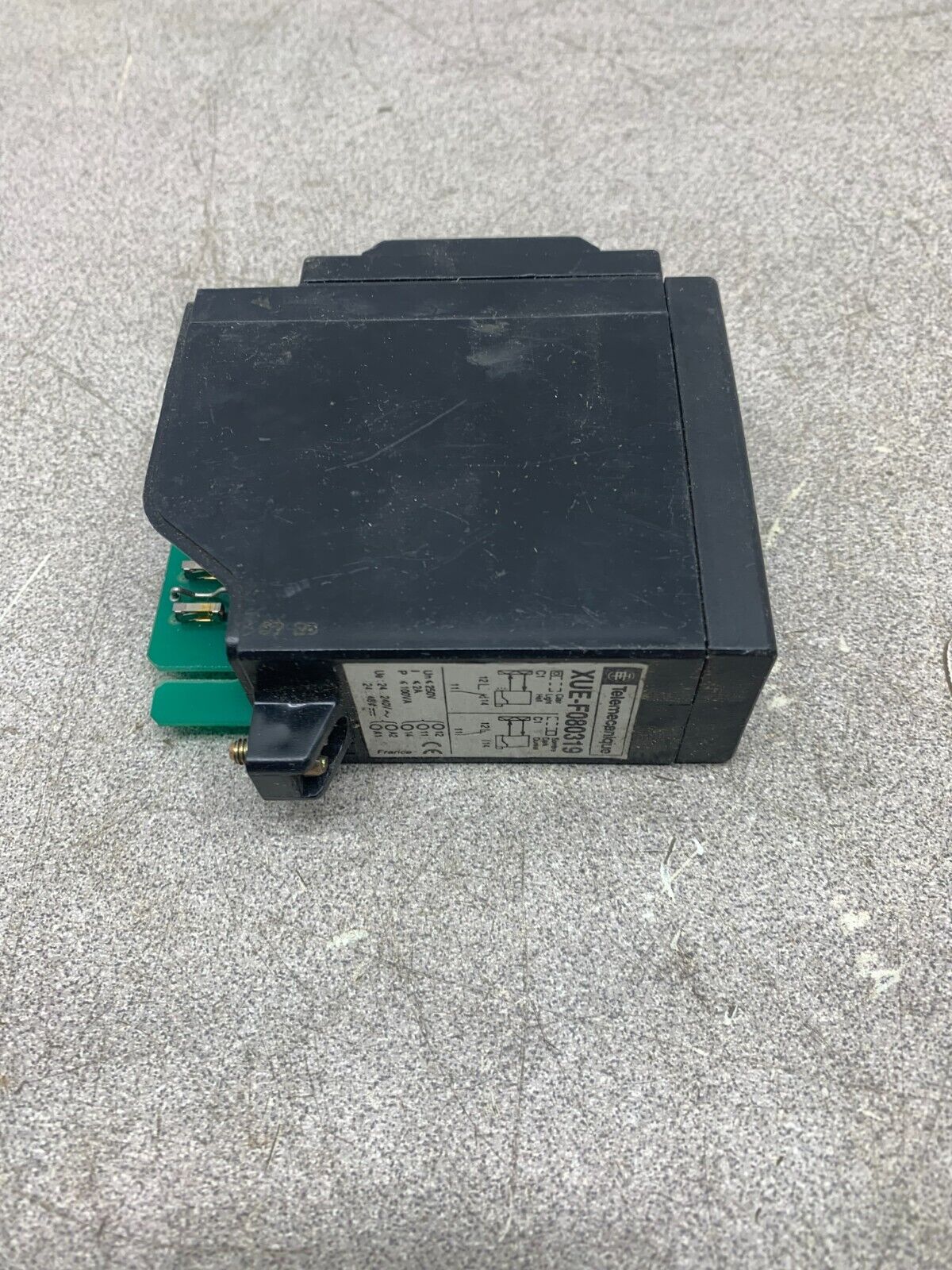 USED TELEMECANIQUE PHOTOELECTRIC SENSOR XUE-F080319