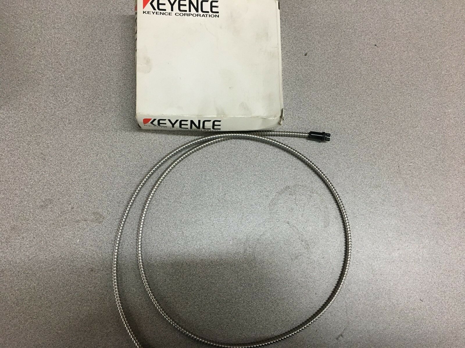 NEW IN BOX KEYENCE SENSOR FU-1065