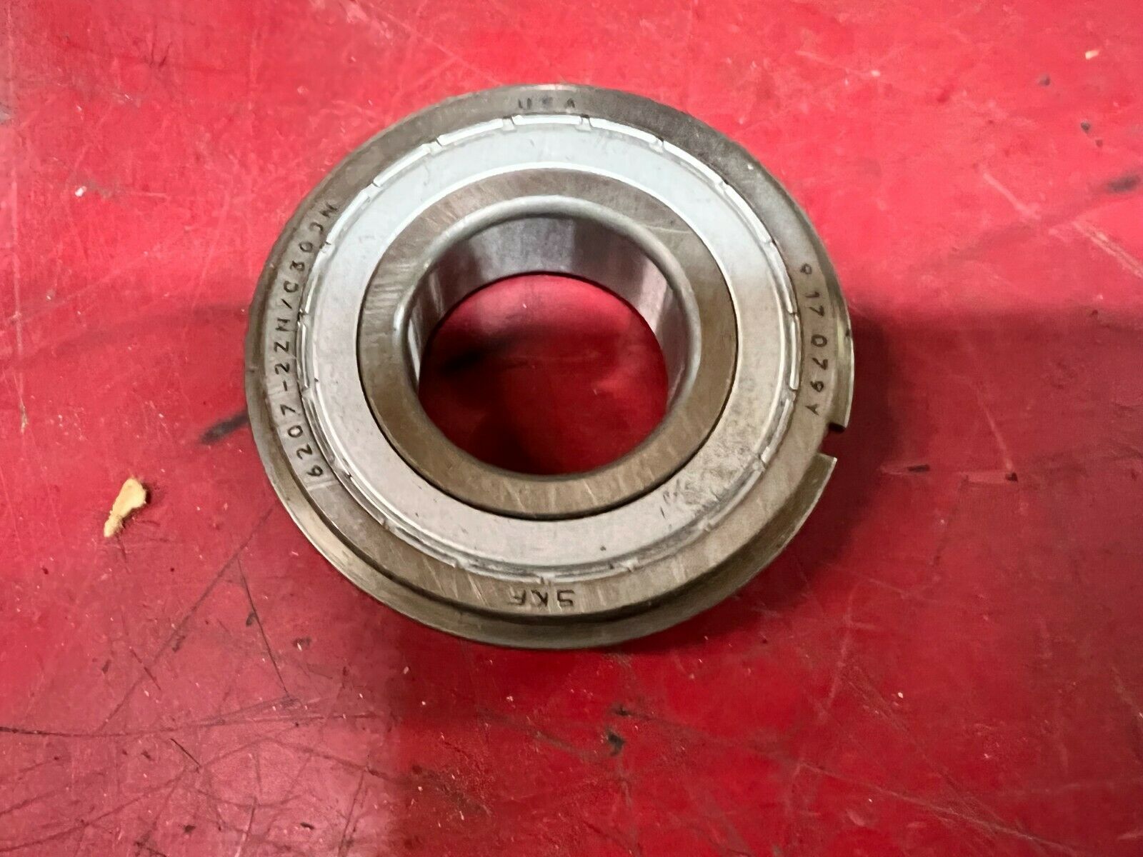 NEW IN BOX SKF BALL BEARING 6207 2ZNRJEM