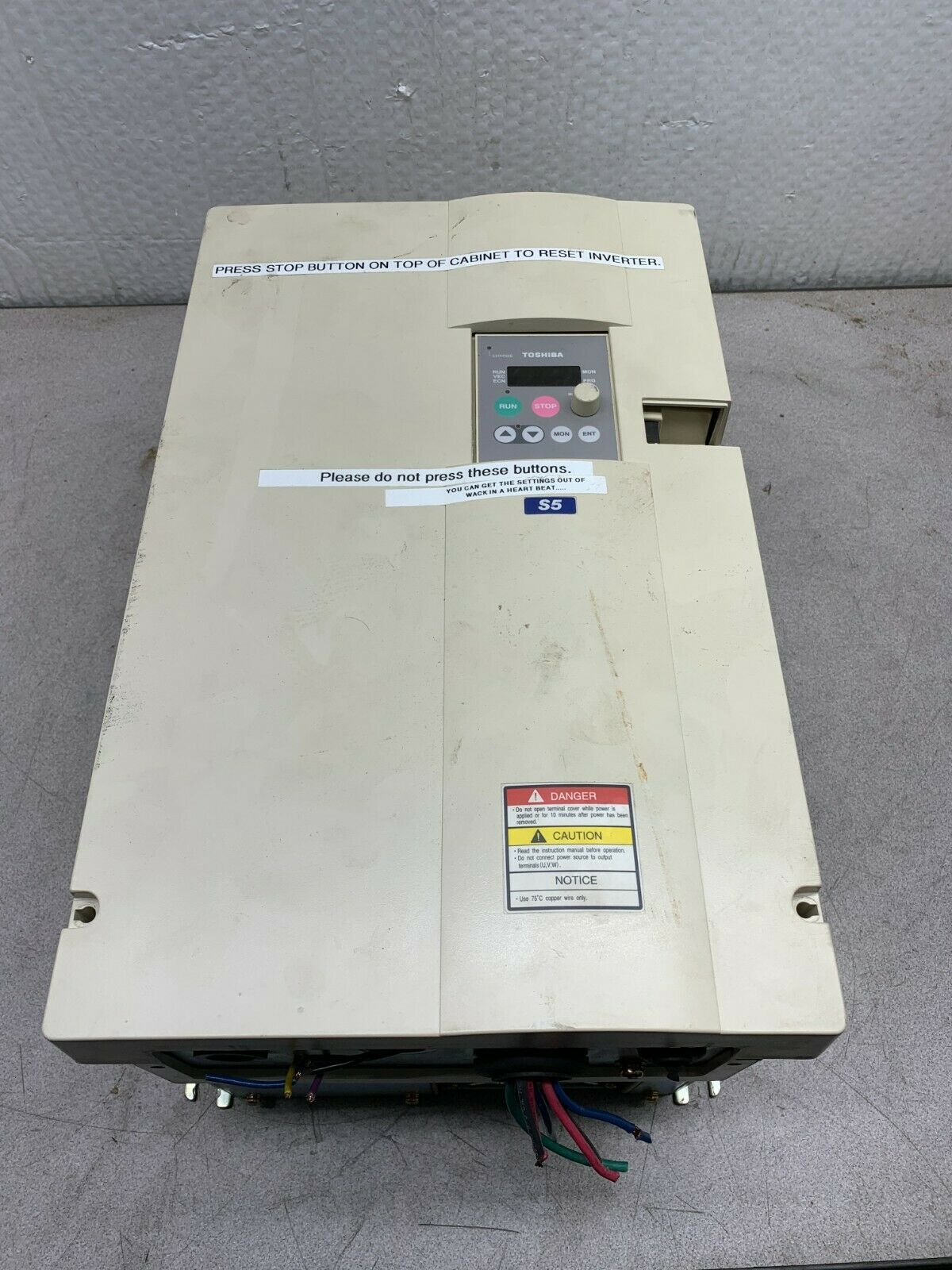 USED TOSHIBA TRANSISTOR INVERTER VFS5-5220UPH