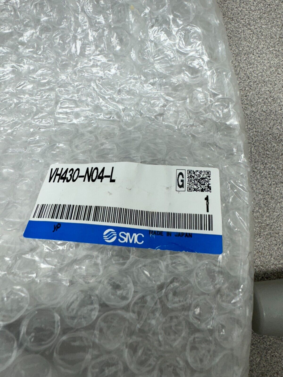 NEW NO BOX SMC HAND VALVE VH430-N04-L