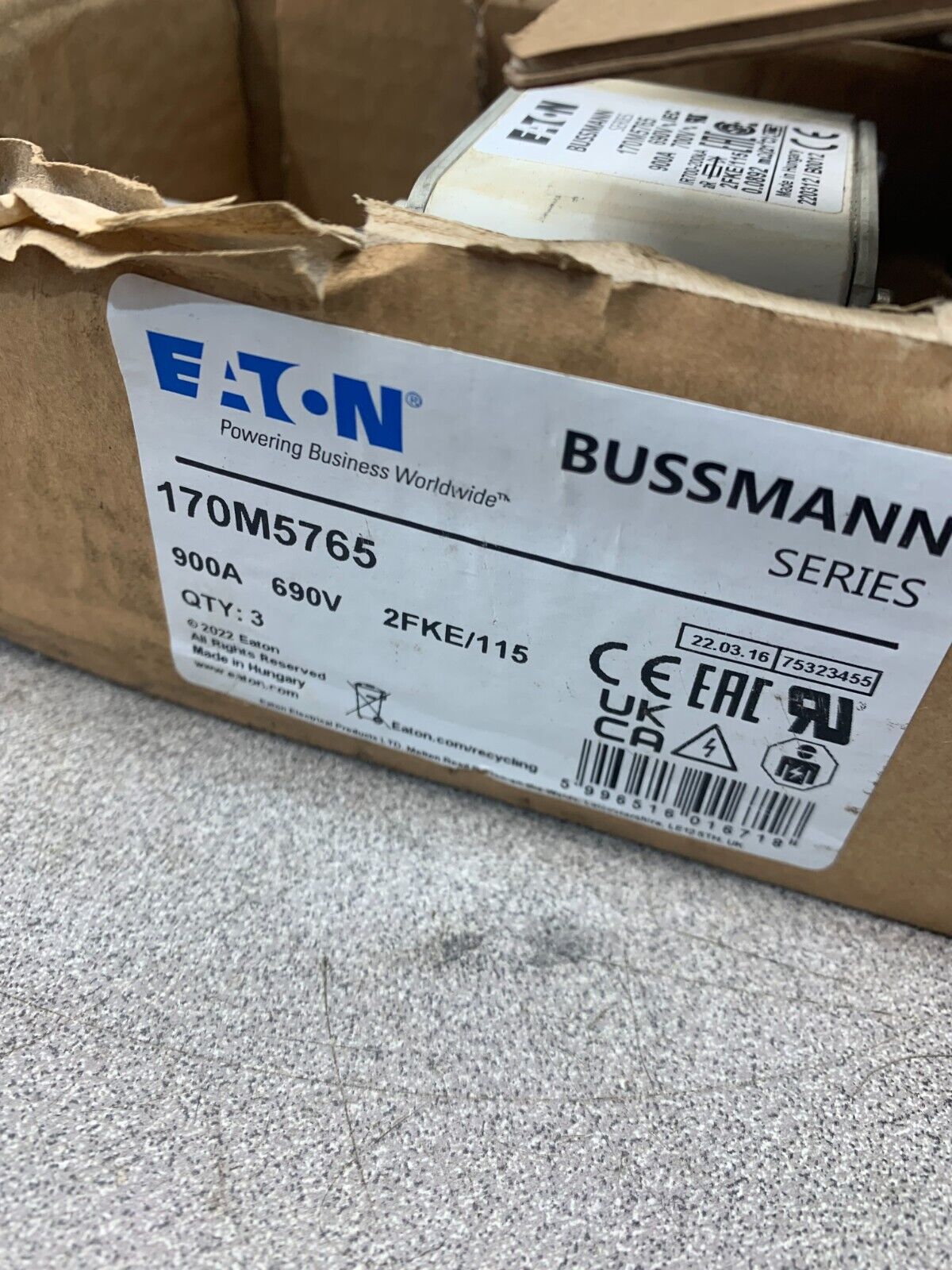 NEW BOX OF 3 EATON BUSSMANN 900AMP 690V. FUSES 170M5765