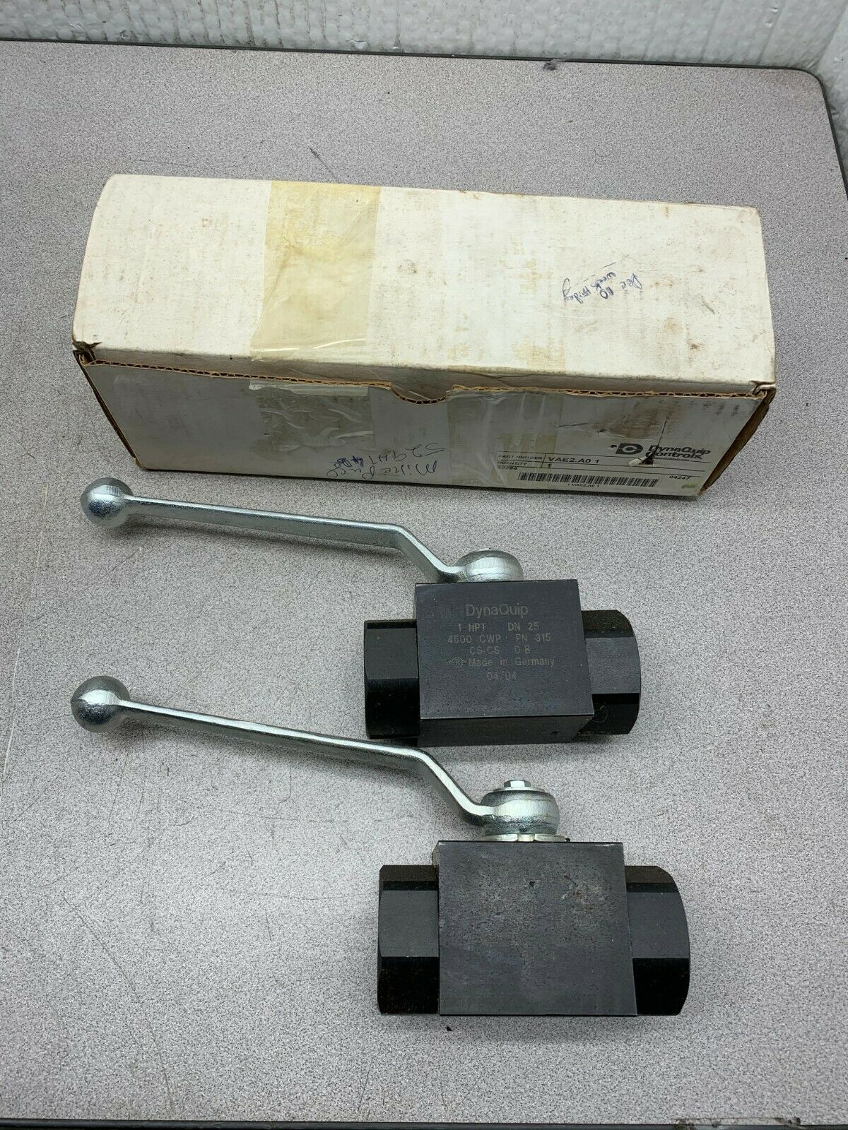 BOX OF 2 NEW DYNAQUIP 1" BALL VALVES VAE2.A01