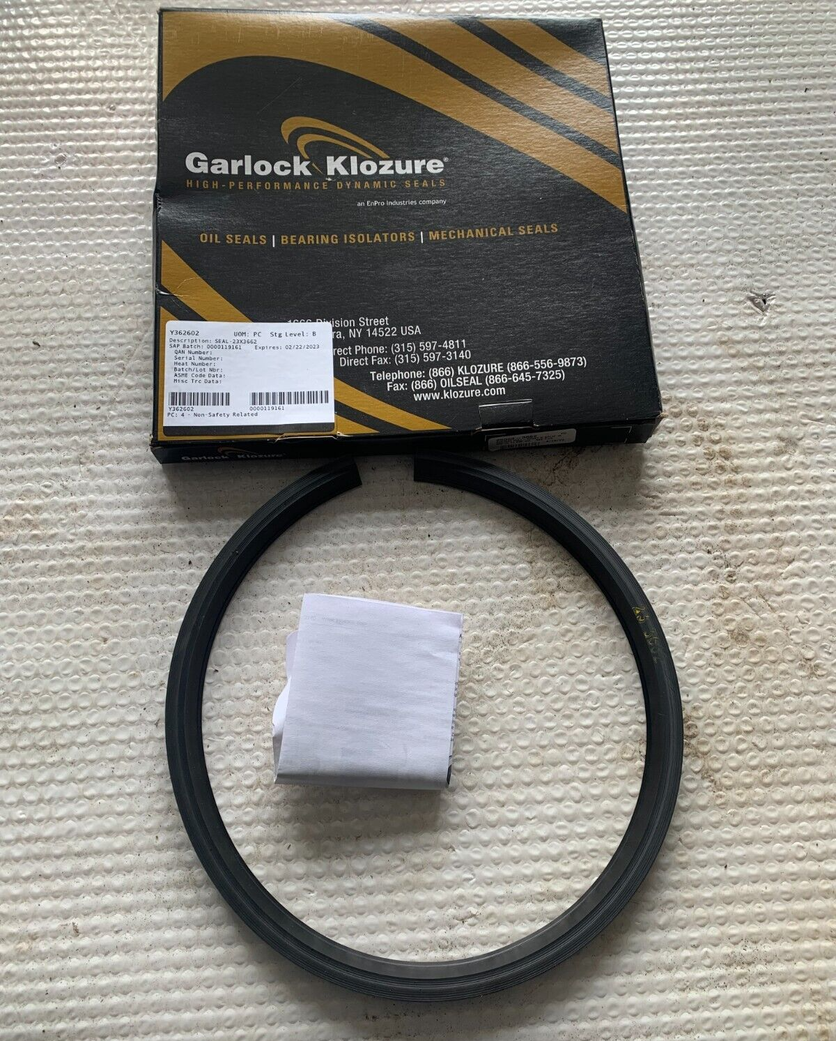 NEW IN BOX GARLOCK KLOZURE LARGE BORE SEAL 25003-3662