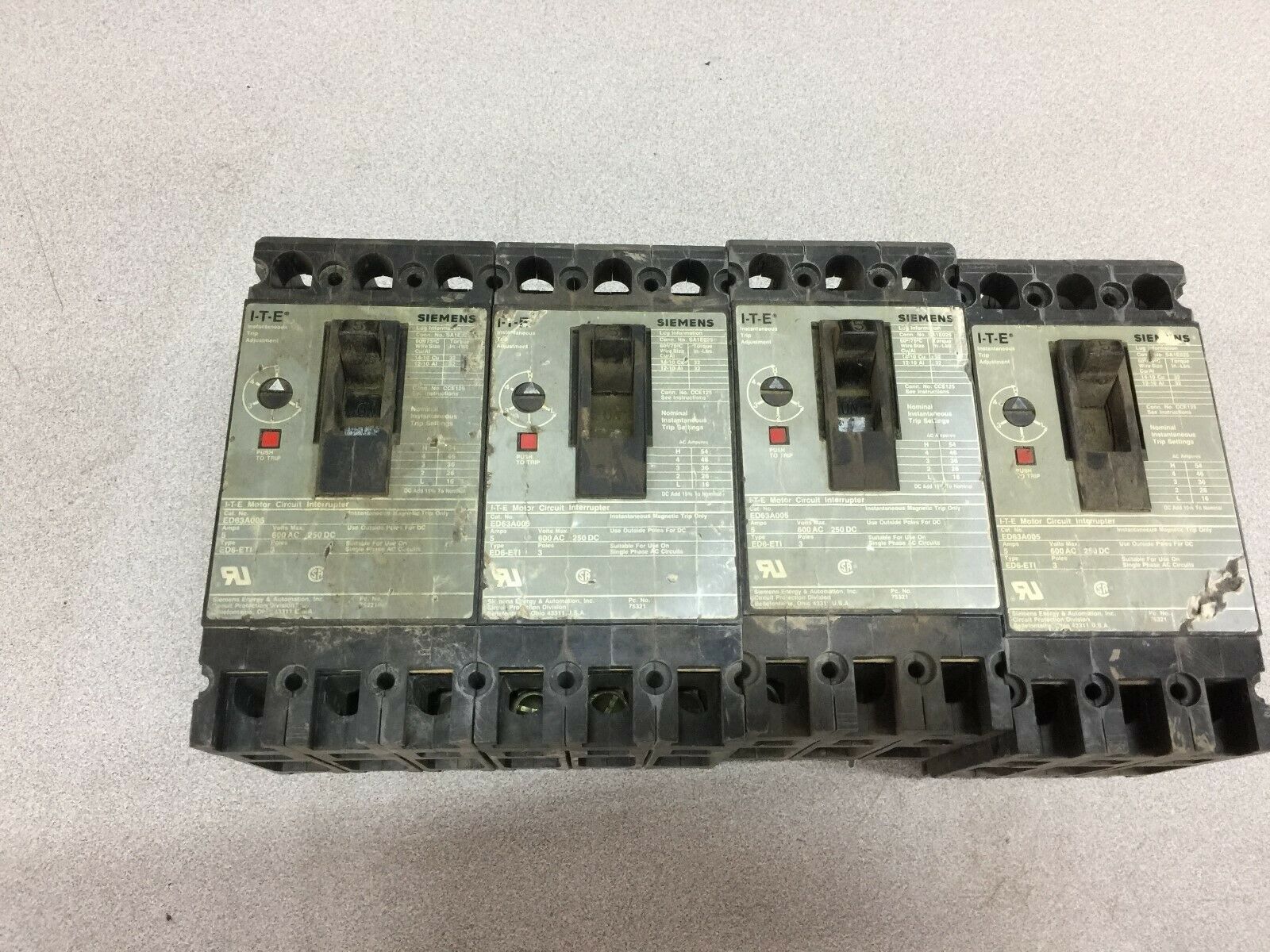 USED (LOT OF 4) SIEMENS 5 AMP 3 POLE 600VAC 250VDC BREAKER ED63A005