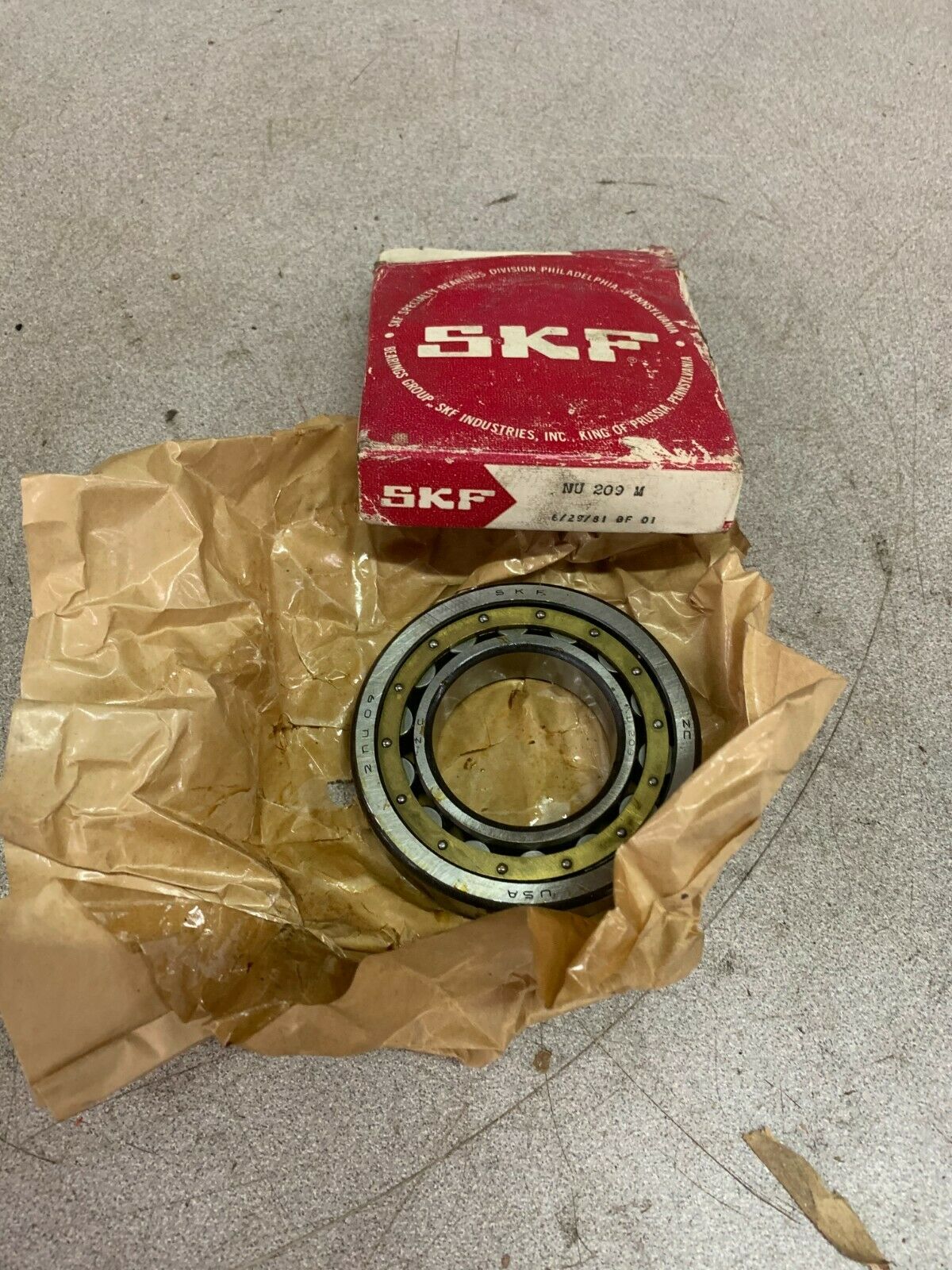 NEW IN BOX SKF CYLINDRICAL ROLLER BEARING NU 209 M