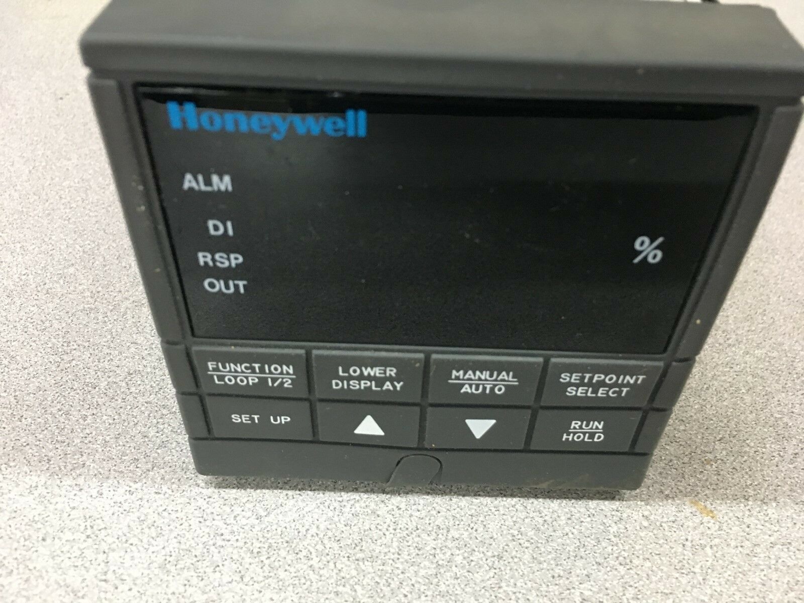 USED HONEYWELL UDC3300 TEMPERATURE CONTROLLER DC330B-C0-000-10-0A0000-00-0