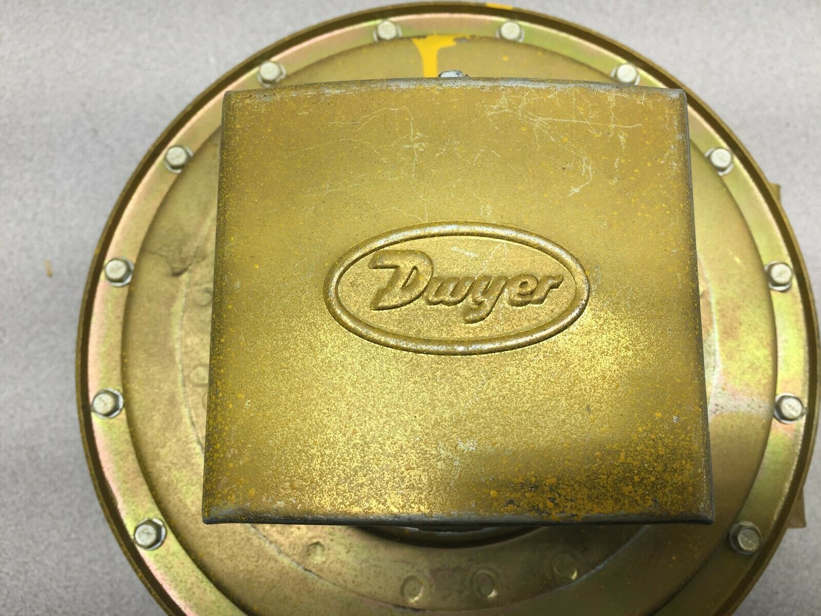 USED DWYER PRESSURE DIFFERENTIAL SWITCH 1638-2