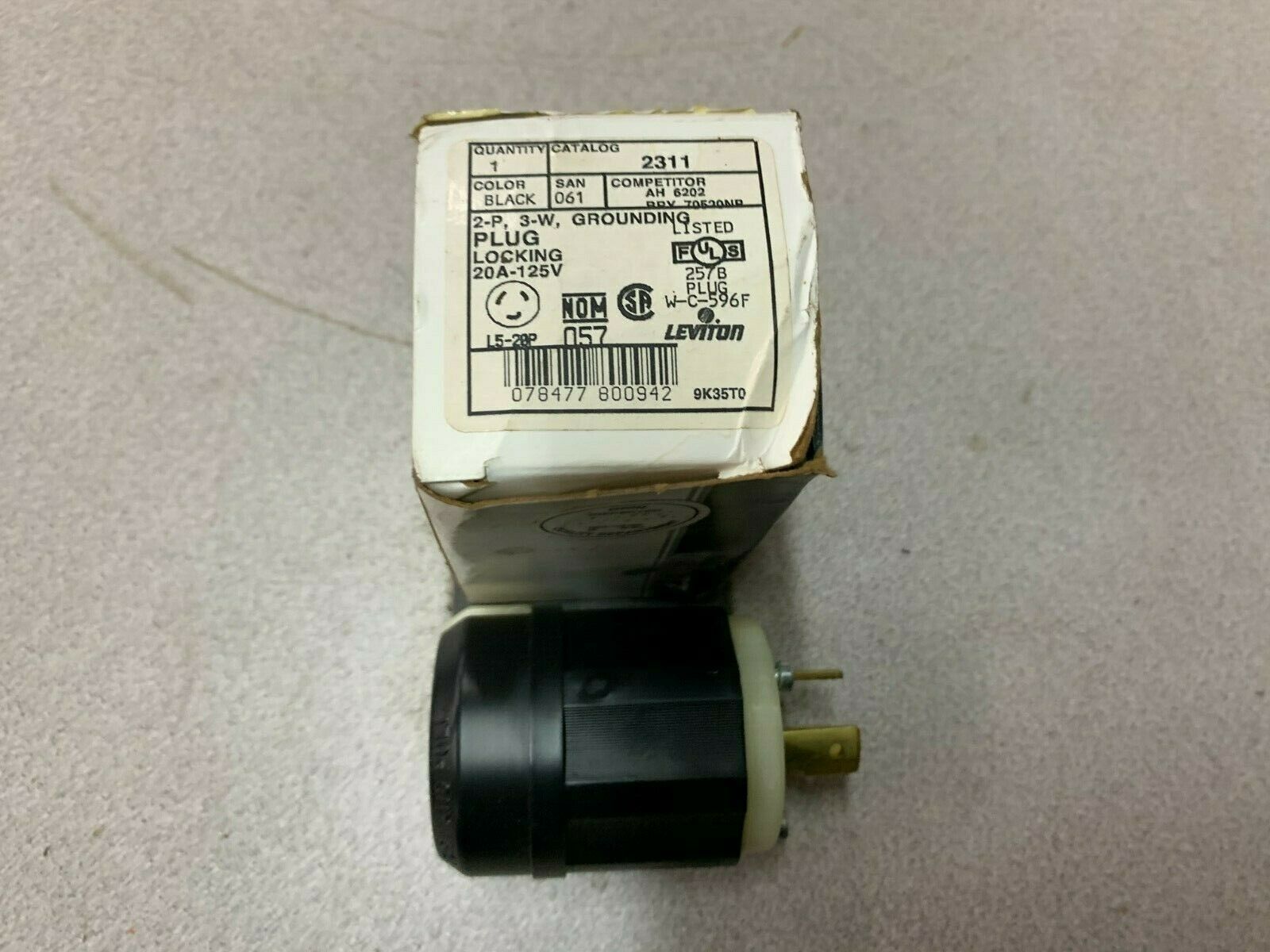 NEW IN BOX LEVITON LOCKING PLUG 2311