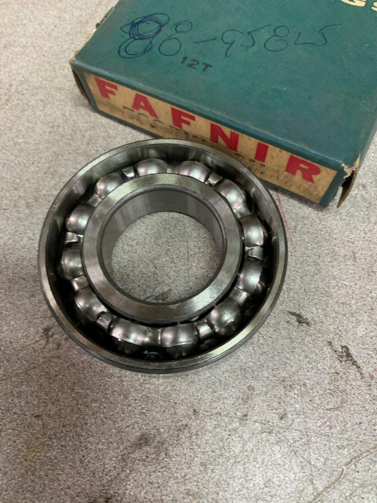 NEW IN BOX FAFNIR ROLLER BEARING 7207W SU