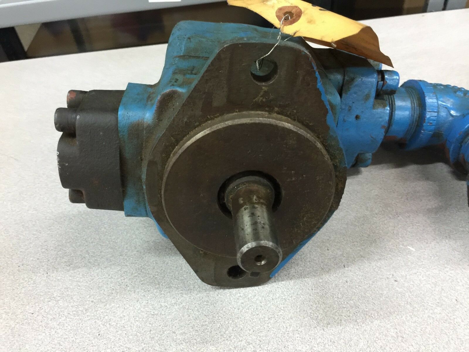 USED VICKERS HYDRAULIC PUMP 25V-21A