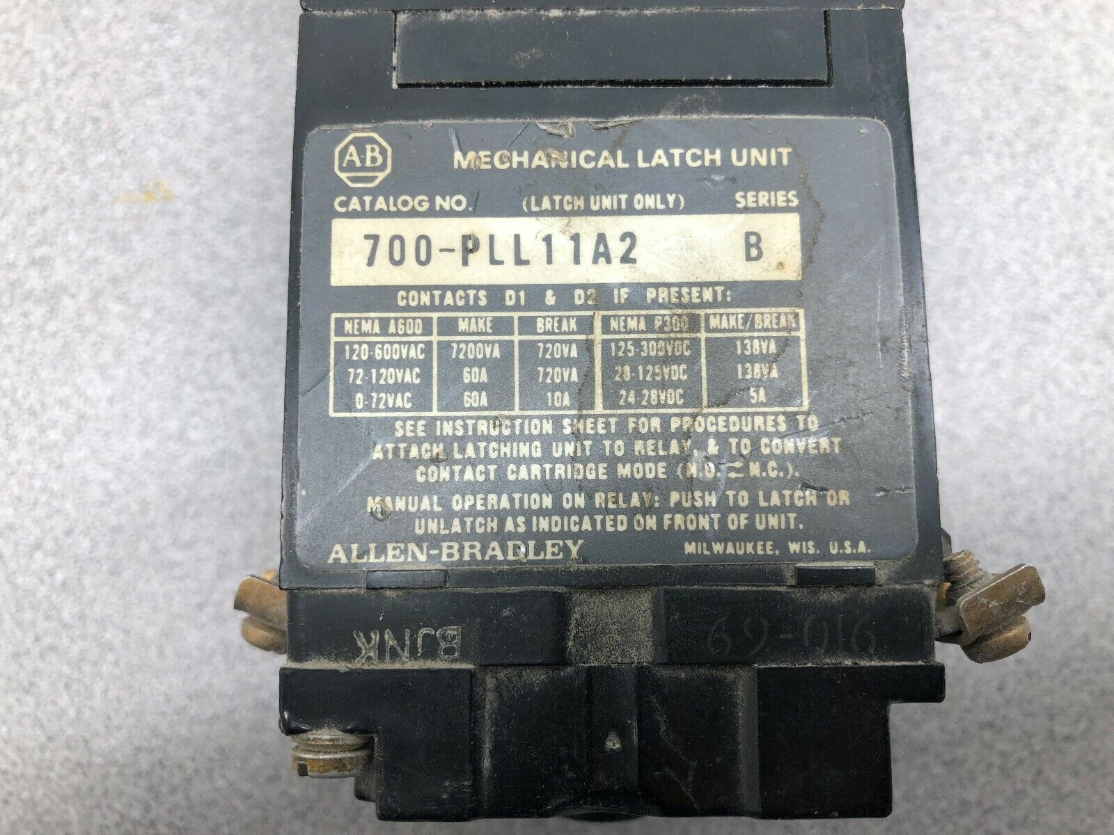 USED ALLEN BRADLEY 240 VAC LATCHING RELAY 700-PLL11A2  /  700-P400A1