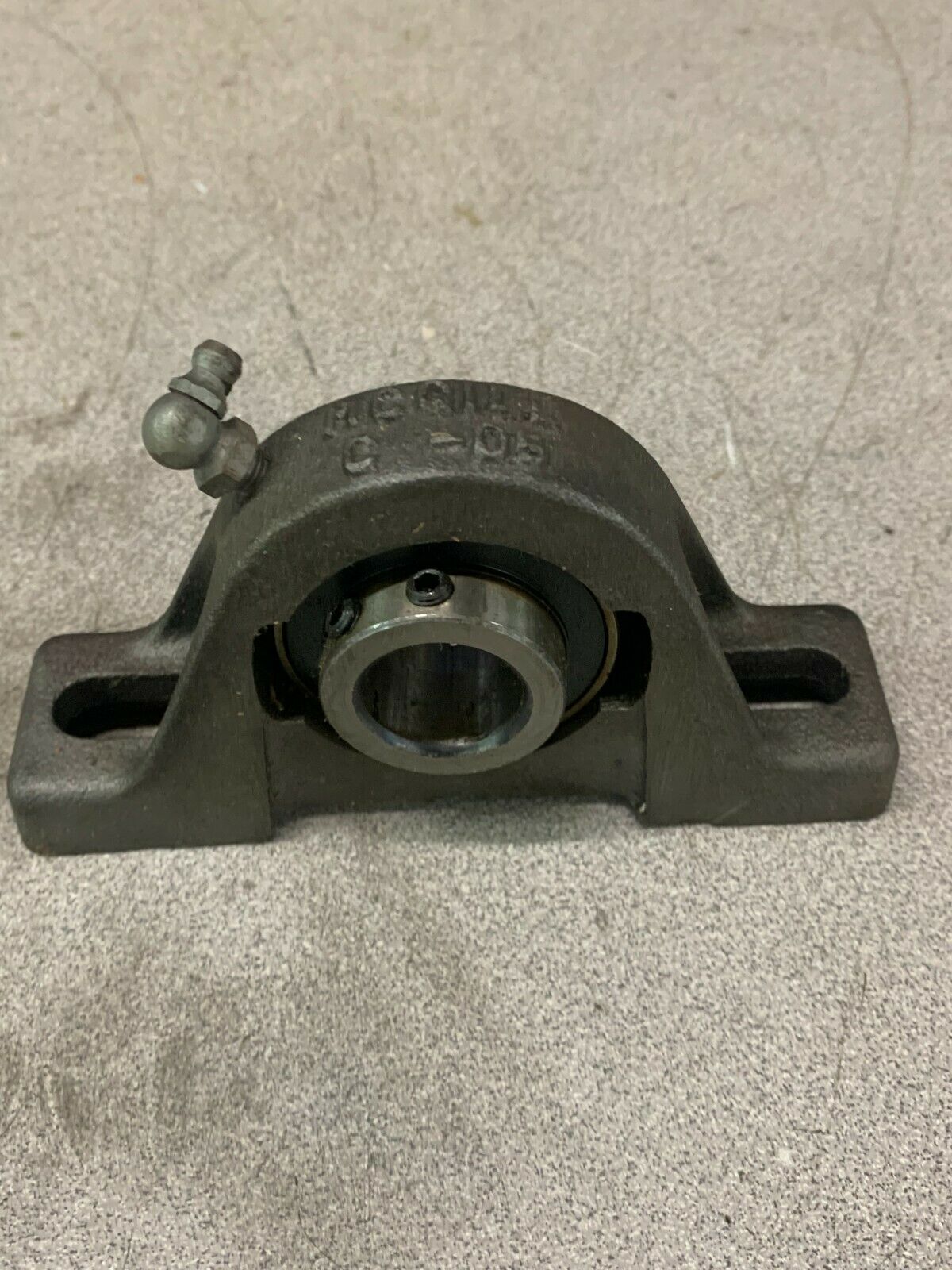 NEW NO BOX MCGILL C-05 PILLOW BLOCK BEARING MB-25-7/8