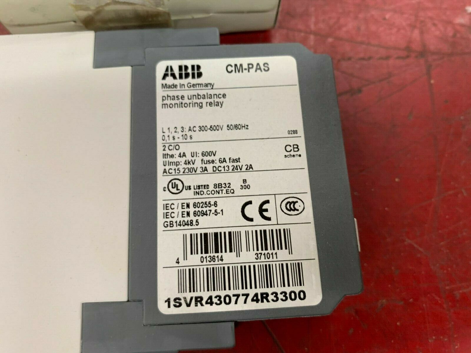 NEW IN BOX ABB RELAY 1SVR430774R3300