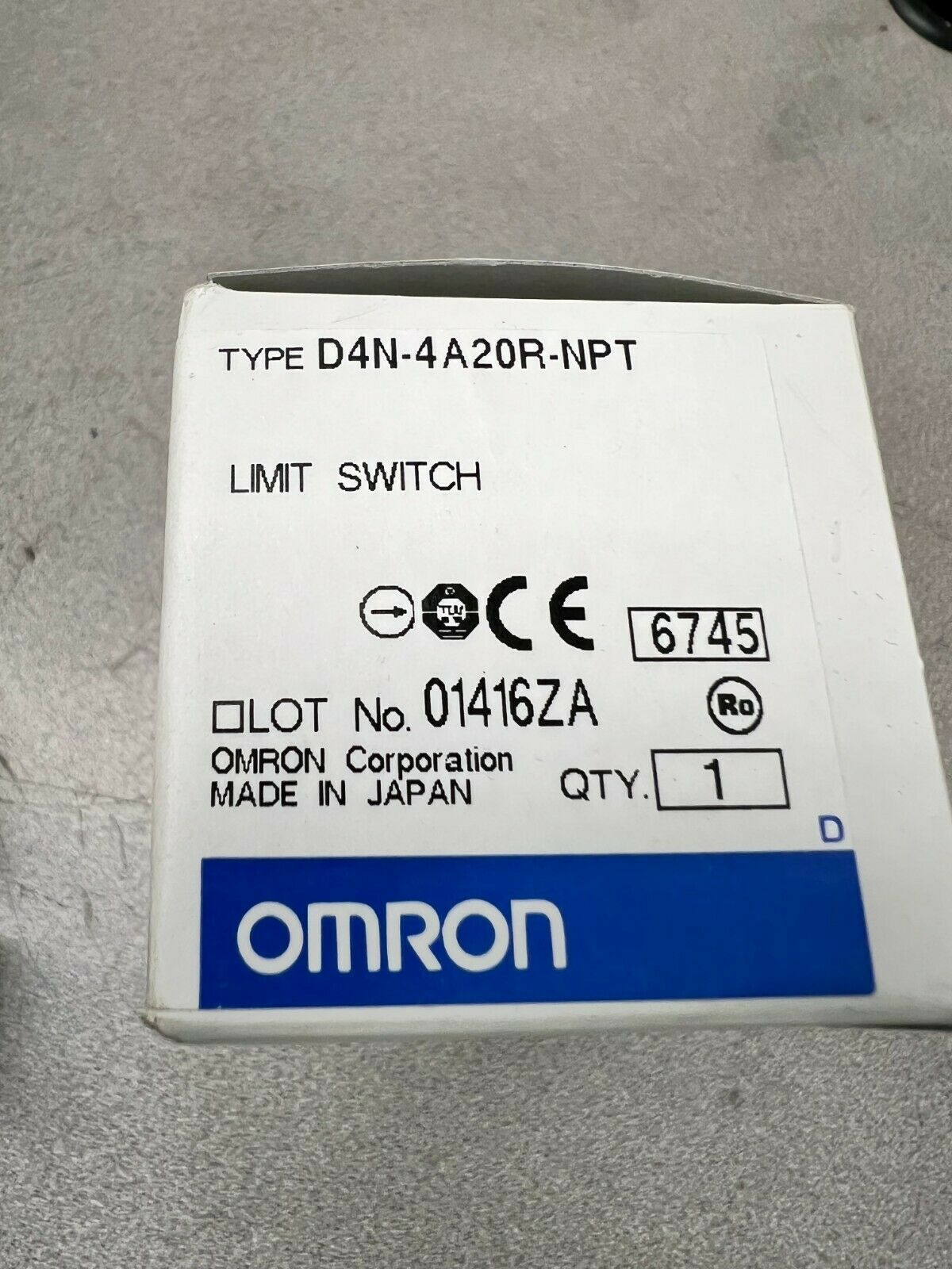 NEW IN BOX OMRON LIMIT SWITCH D4N-4A20R-NPT