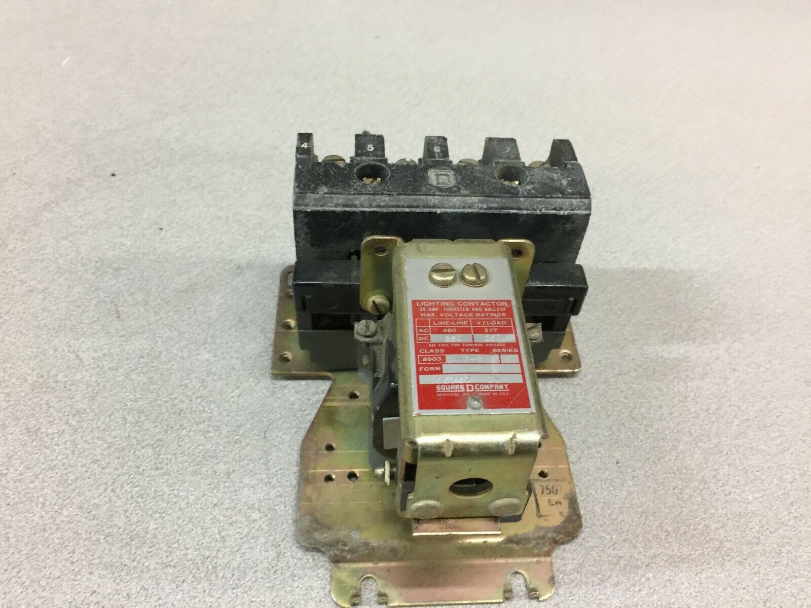 USED SQUARE D 208/220VAC COIL LIGHTING CONTACTOR 8903MG-3