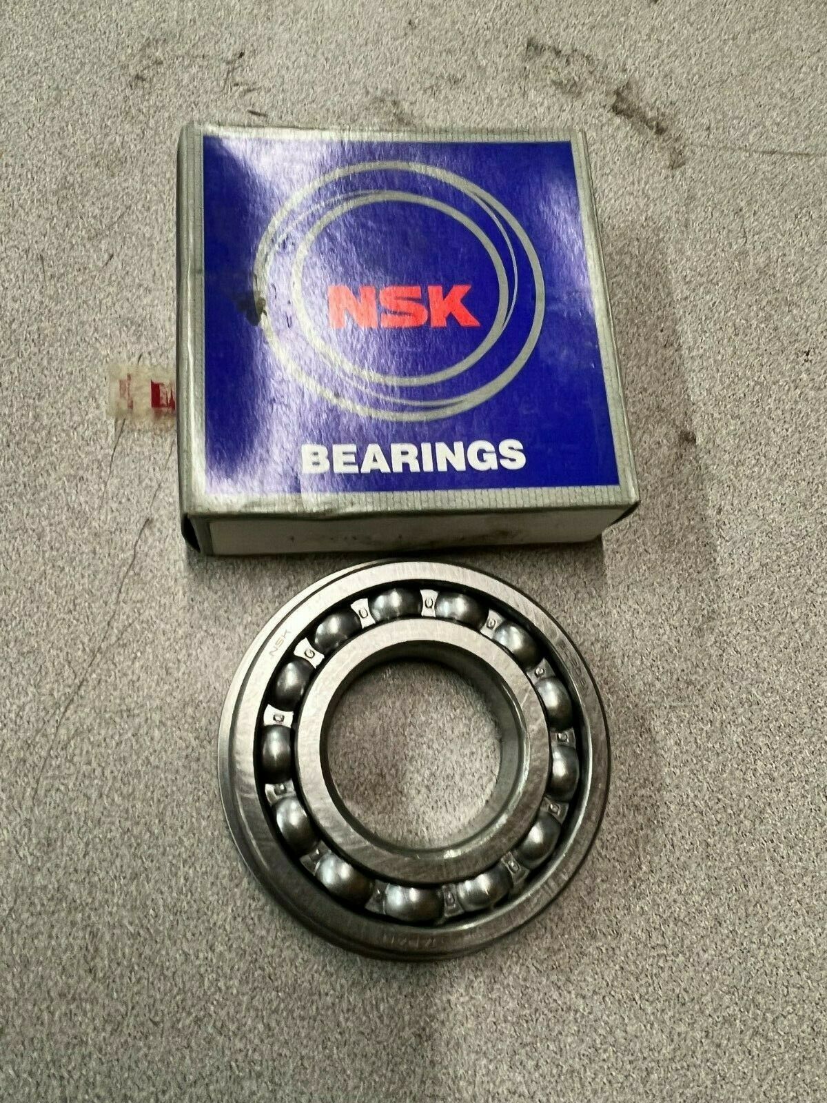 NEW IN BOX NSK 1208 L ROLLER BEARING BL208N