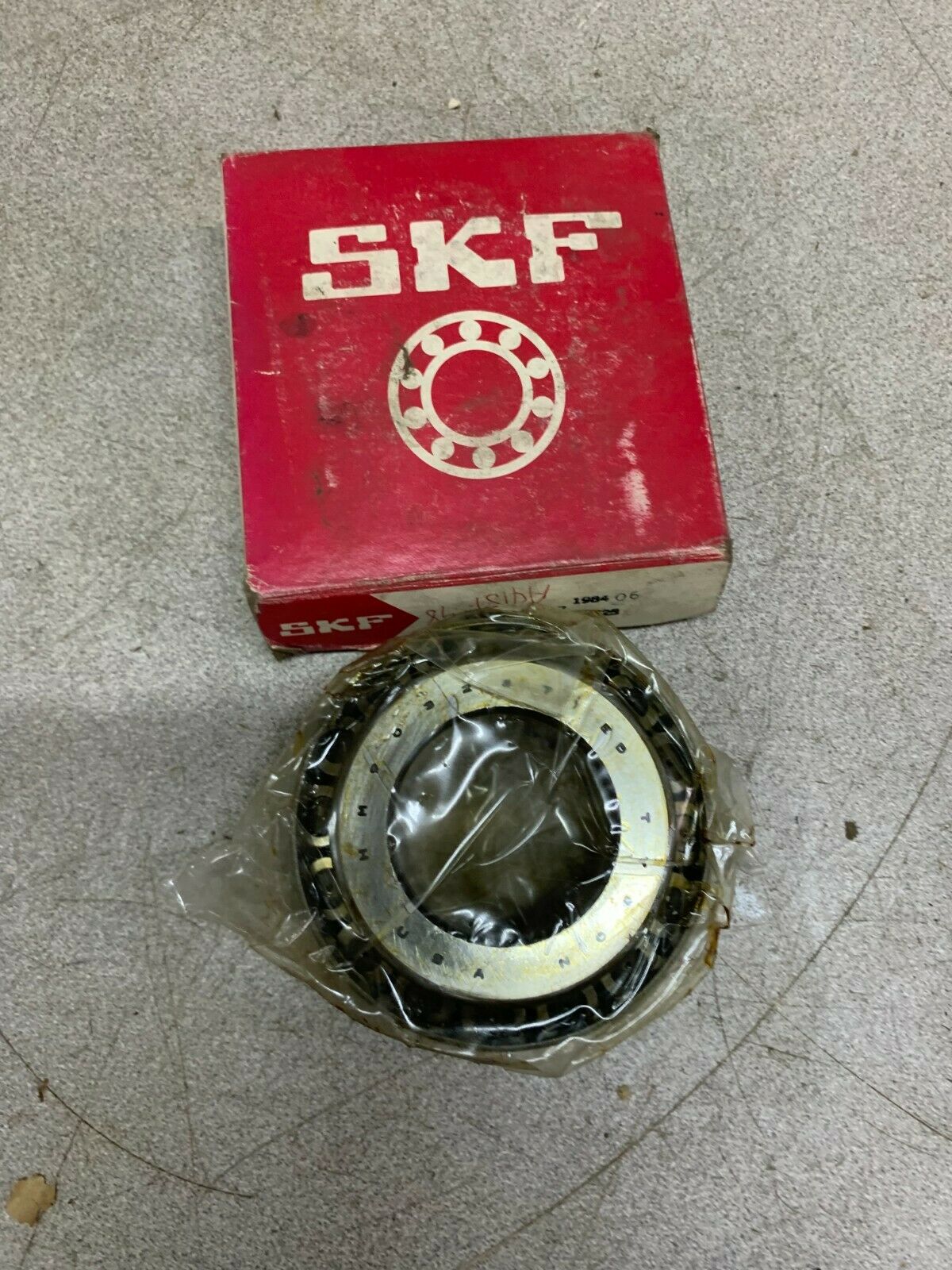 NEW IN BOX SKF ROLLER BEARING HM903247