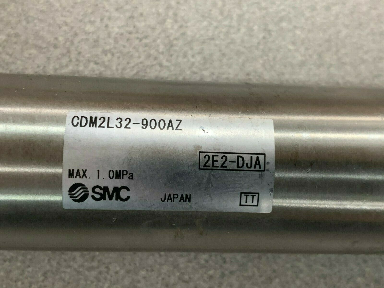 NEW NO BOX SMC PNEUMATIC AIR CYLINDER CDM2L32-900AZ