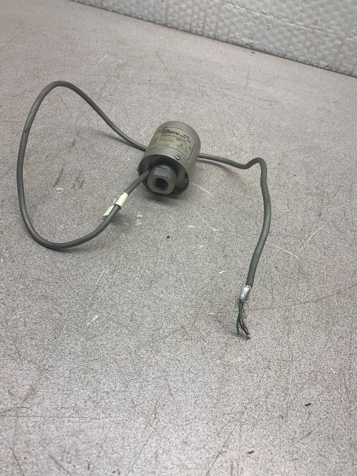 USED SETRA SYSTEMS PRESSURE TRANSDUCER 205-2