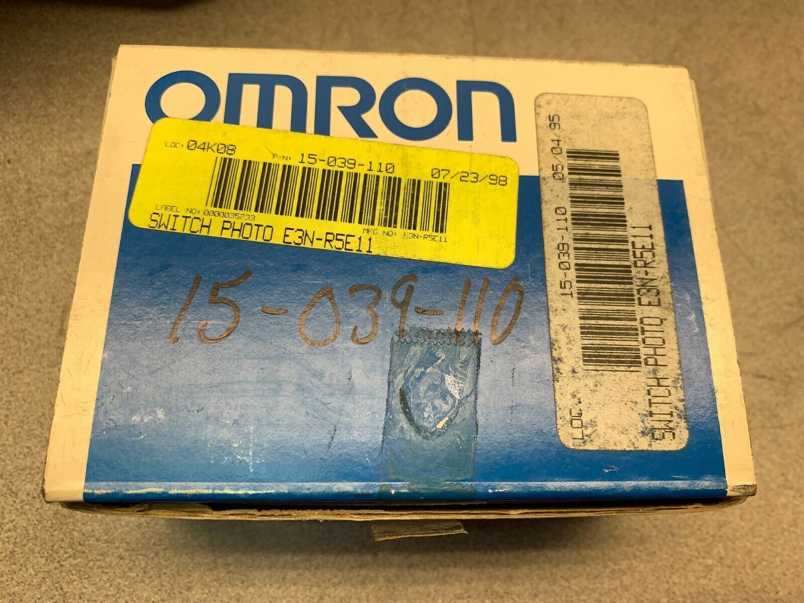 NEW IN BOX OMRON SWITCH E3N2-R5E44-US