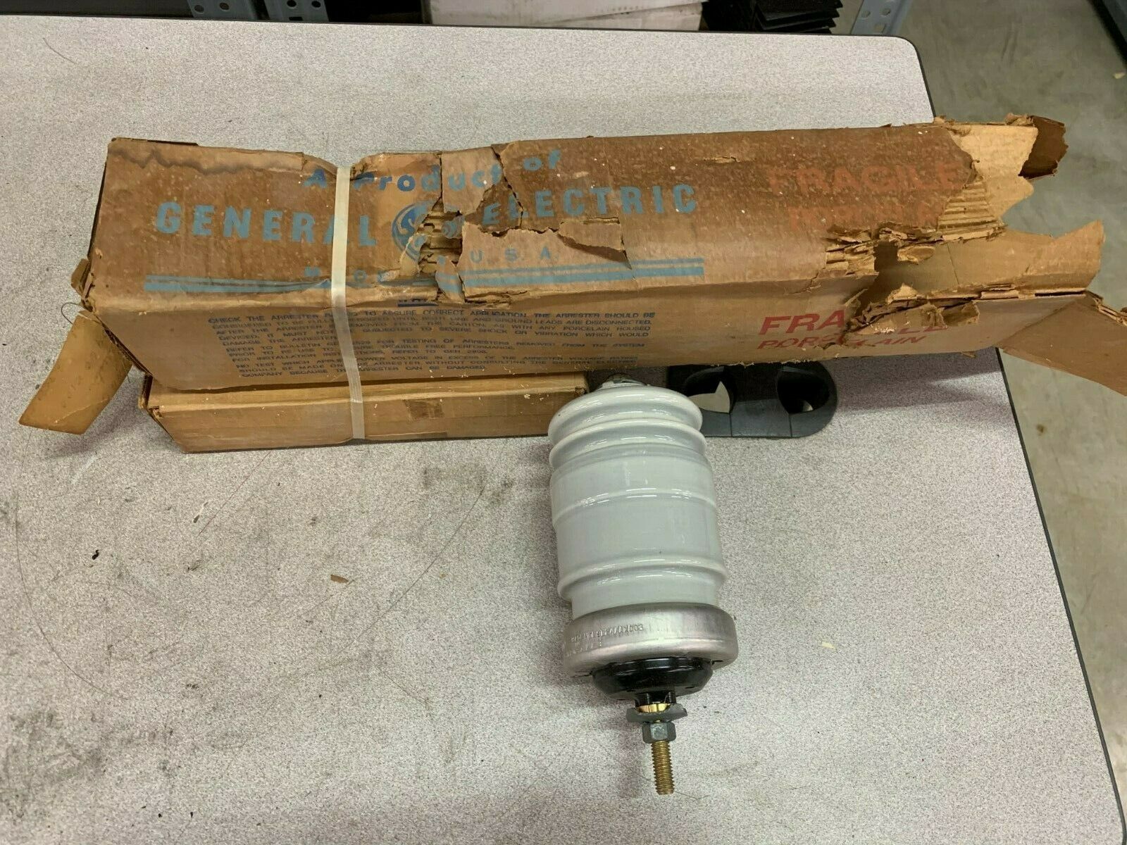 NEW GENERAL ELECTRIC KV-3 SURGE ARRESTER MDL9L24AAX003