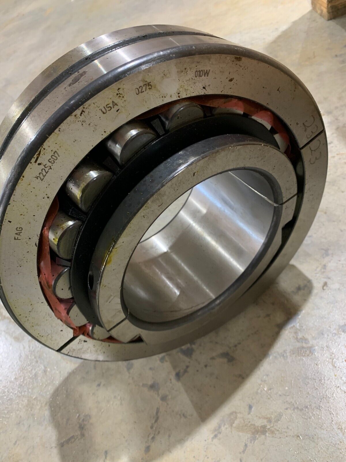 NEW NO BOX FAG SPHERICAL ROLLER BEARING 222S.607