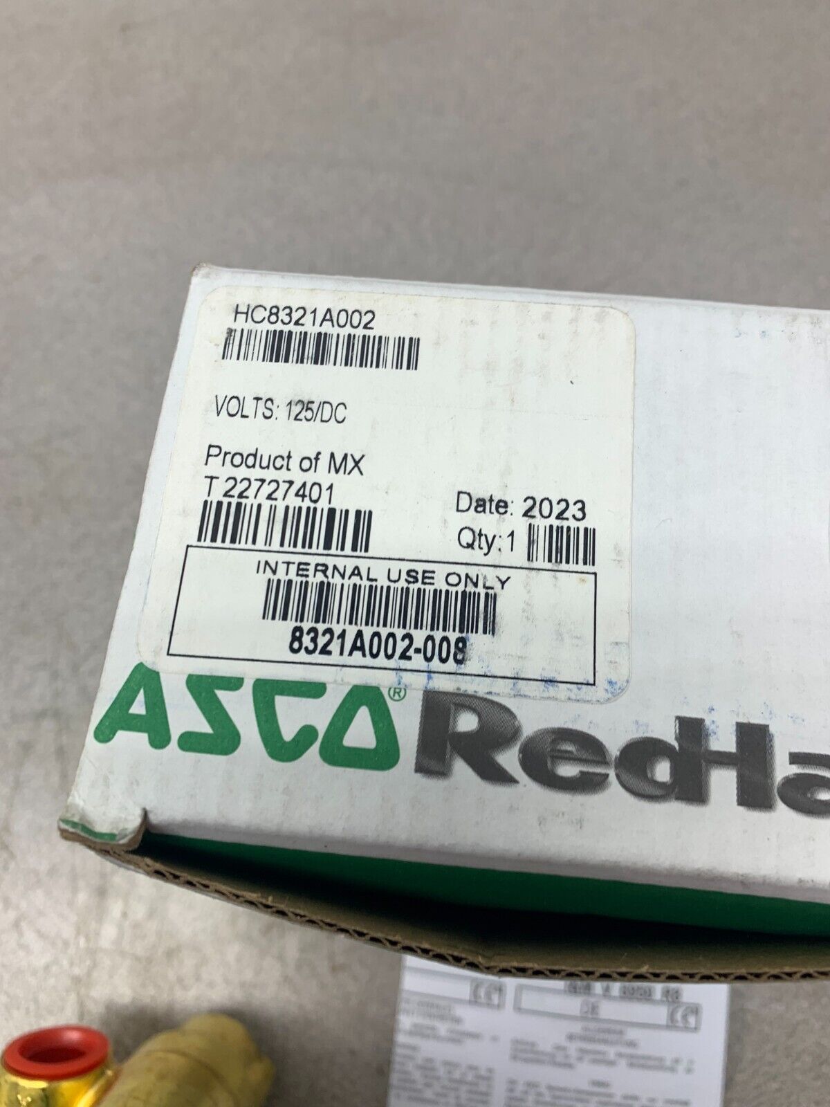 NEW IN BOX ASCO RED HAT 3/8" PIPE SOLENOID VALVE 125VDC. COIL HC8321A002