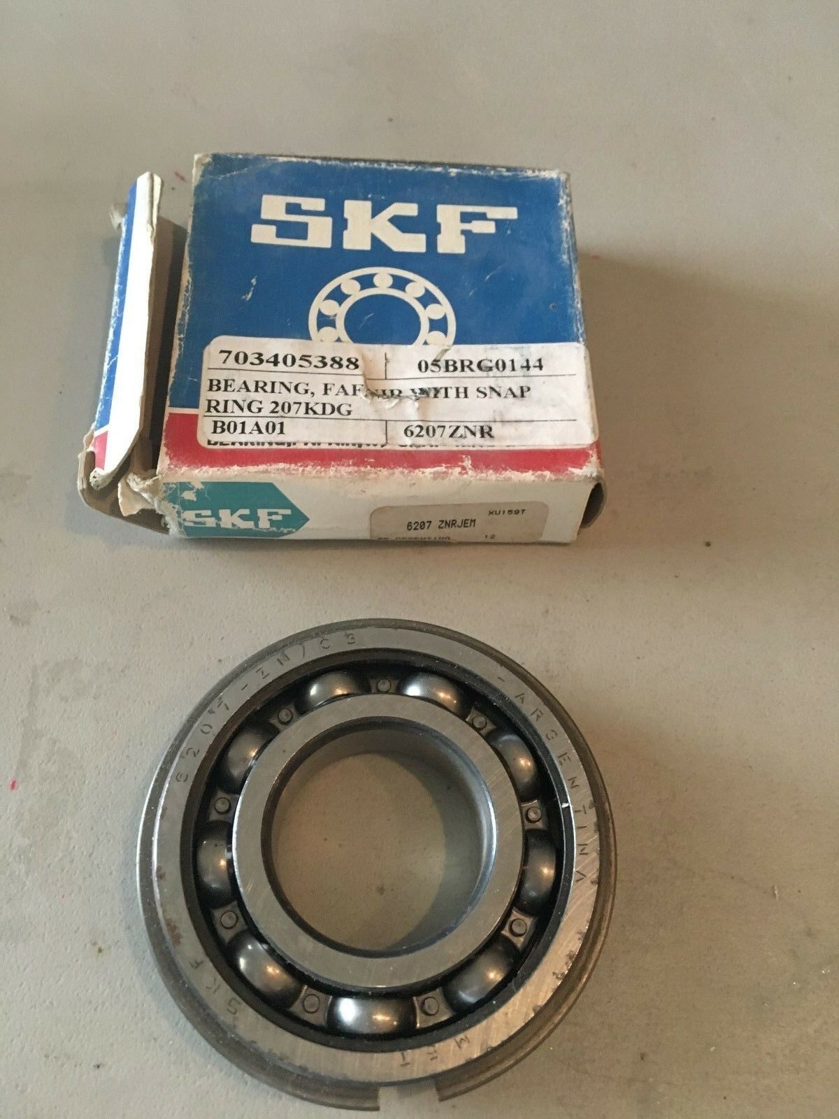 NEW IN BOX SKF BEARING 6207 ZNRJEM