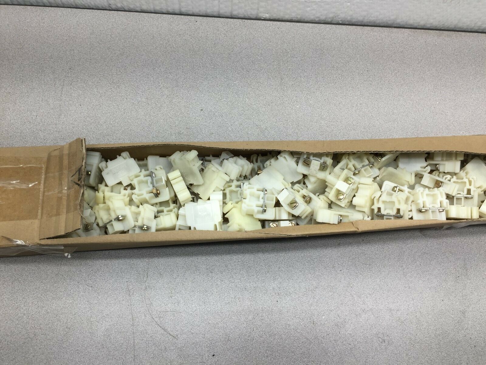 NEW IN BOX OF 95 ALLEN BRADLEY DIN RAIL MOUNT TERMINAL BLOCK 1492-CD