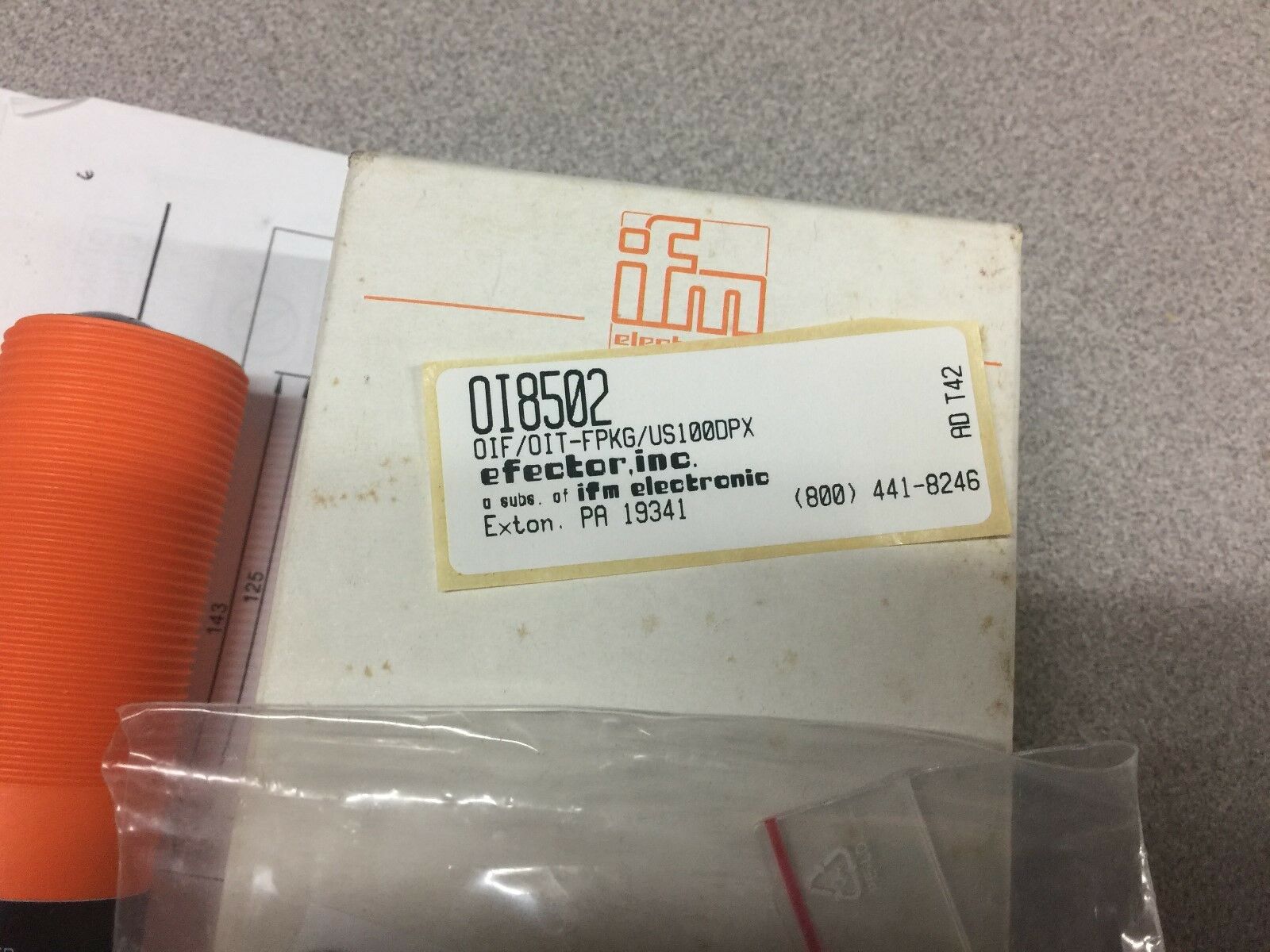 NEW IN BOX EFECTOR INDUCTIVE PROX OIF/OIT-FPKG/US100DPX