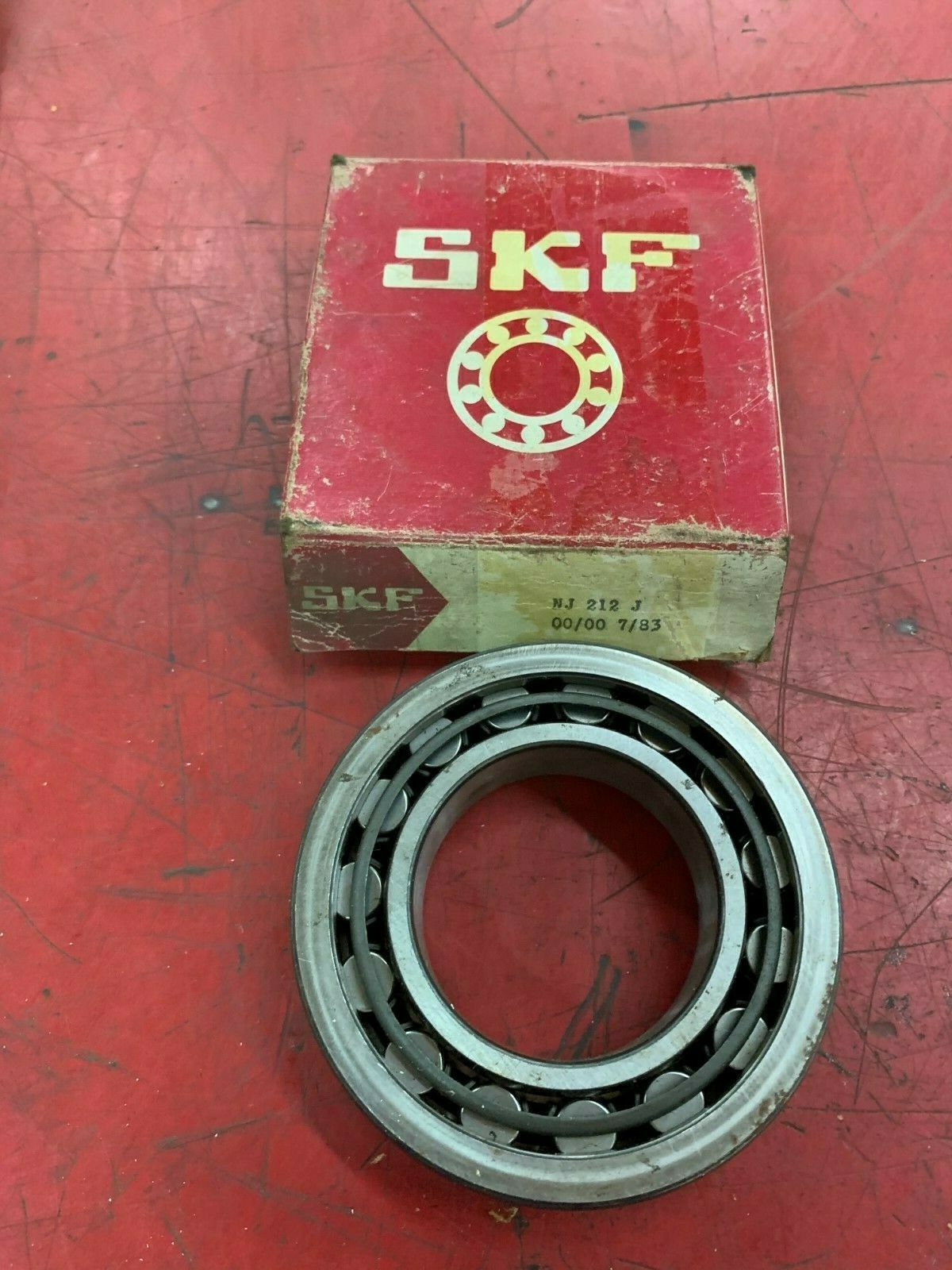 NEW IN BOX SKF ROLLER BEARING NJ 212 J